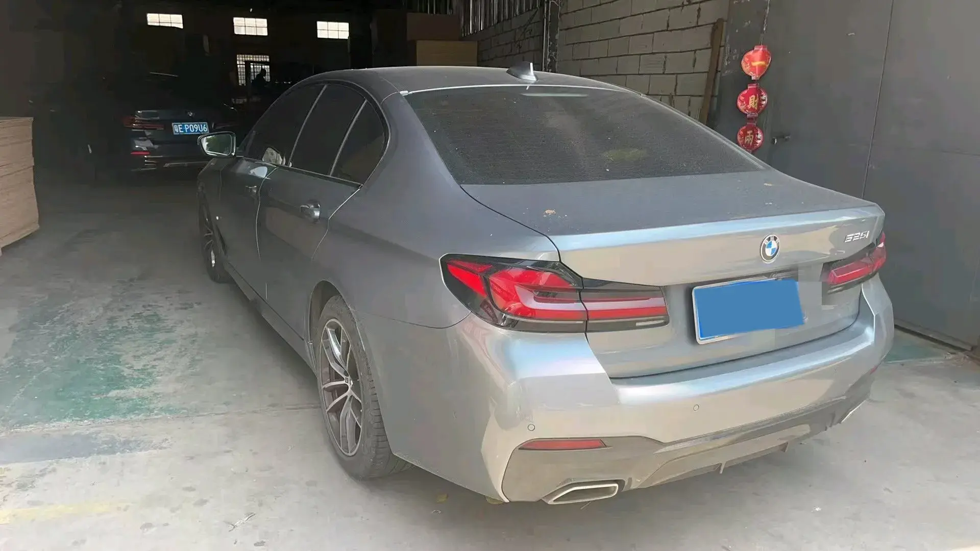 2022 BMW 5 thumbnail 2