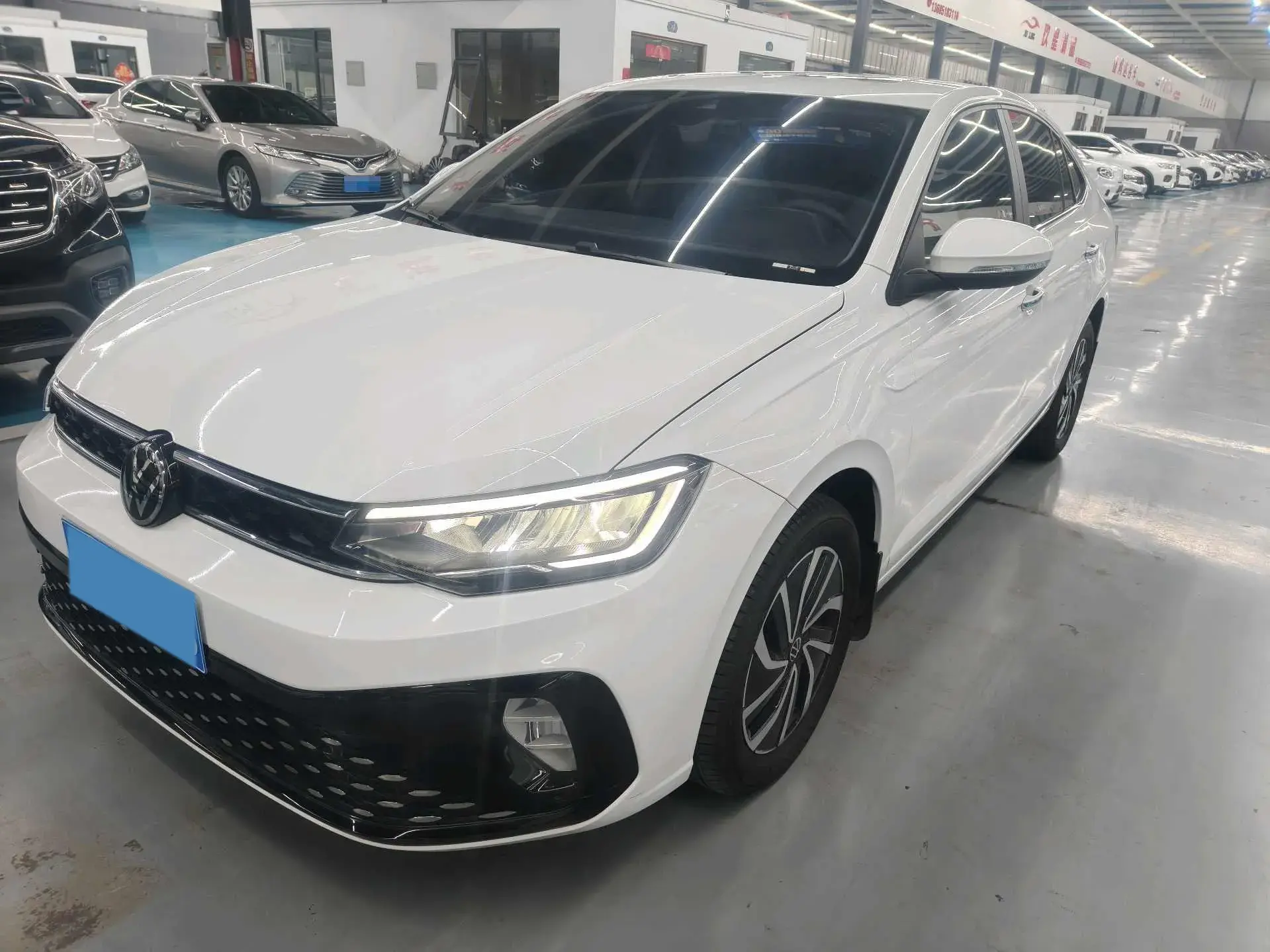 2025 VOLKSWAGEN LAVIDA view 1