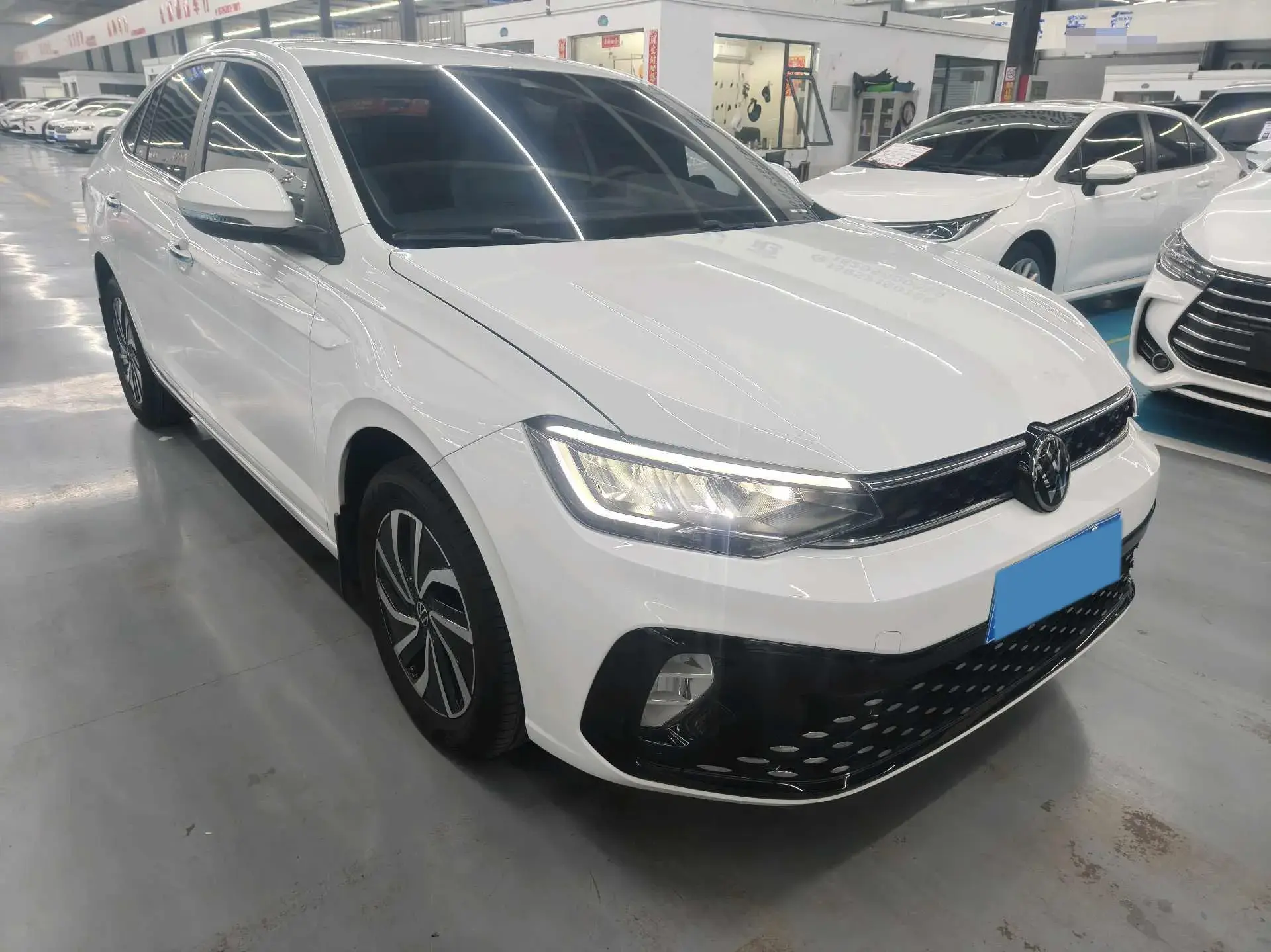 2025 VOLKSWAGEN LAVIDA thumbnail 2