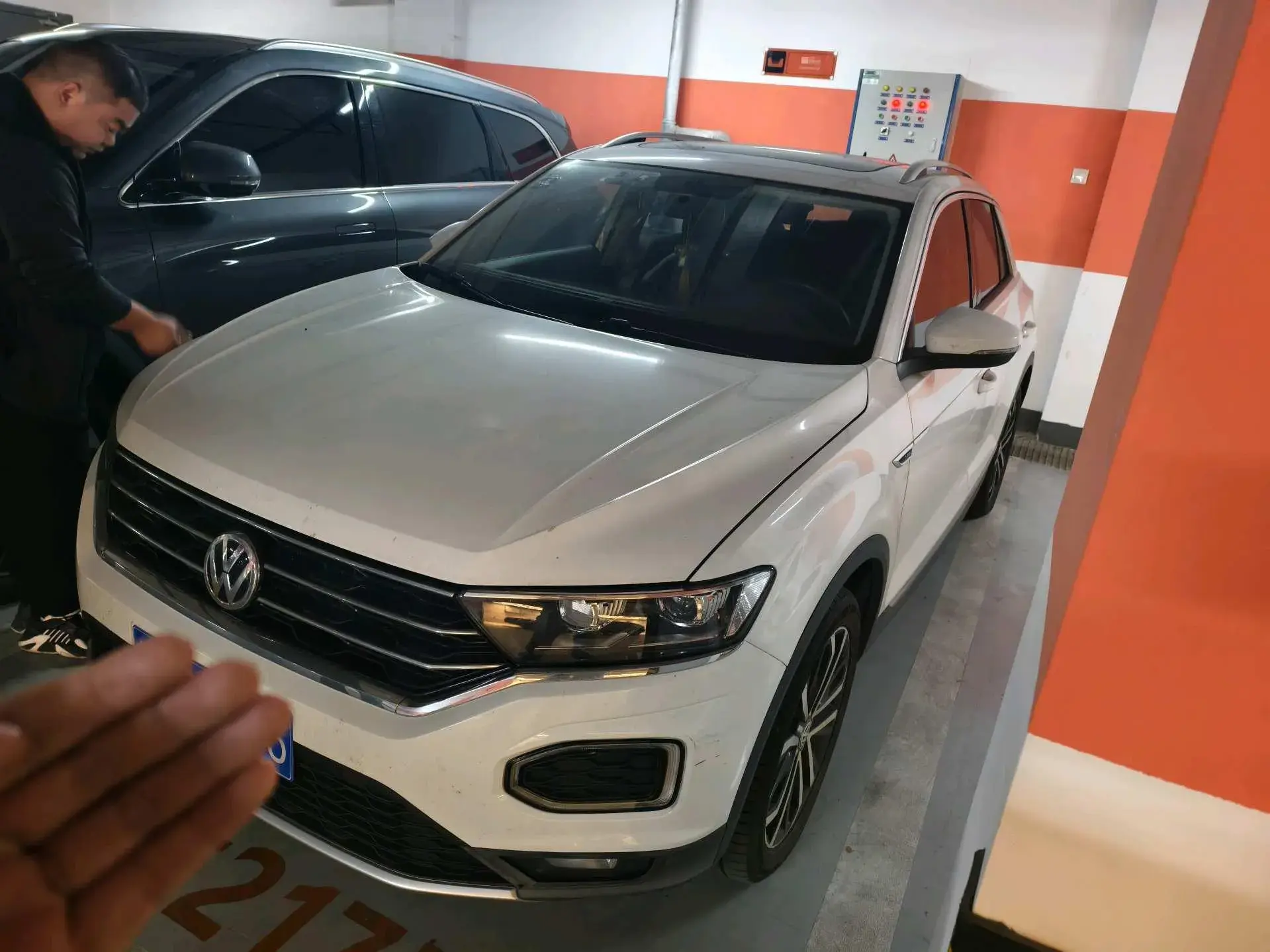2019 VOLKSWAGEN T-ROC view 1