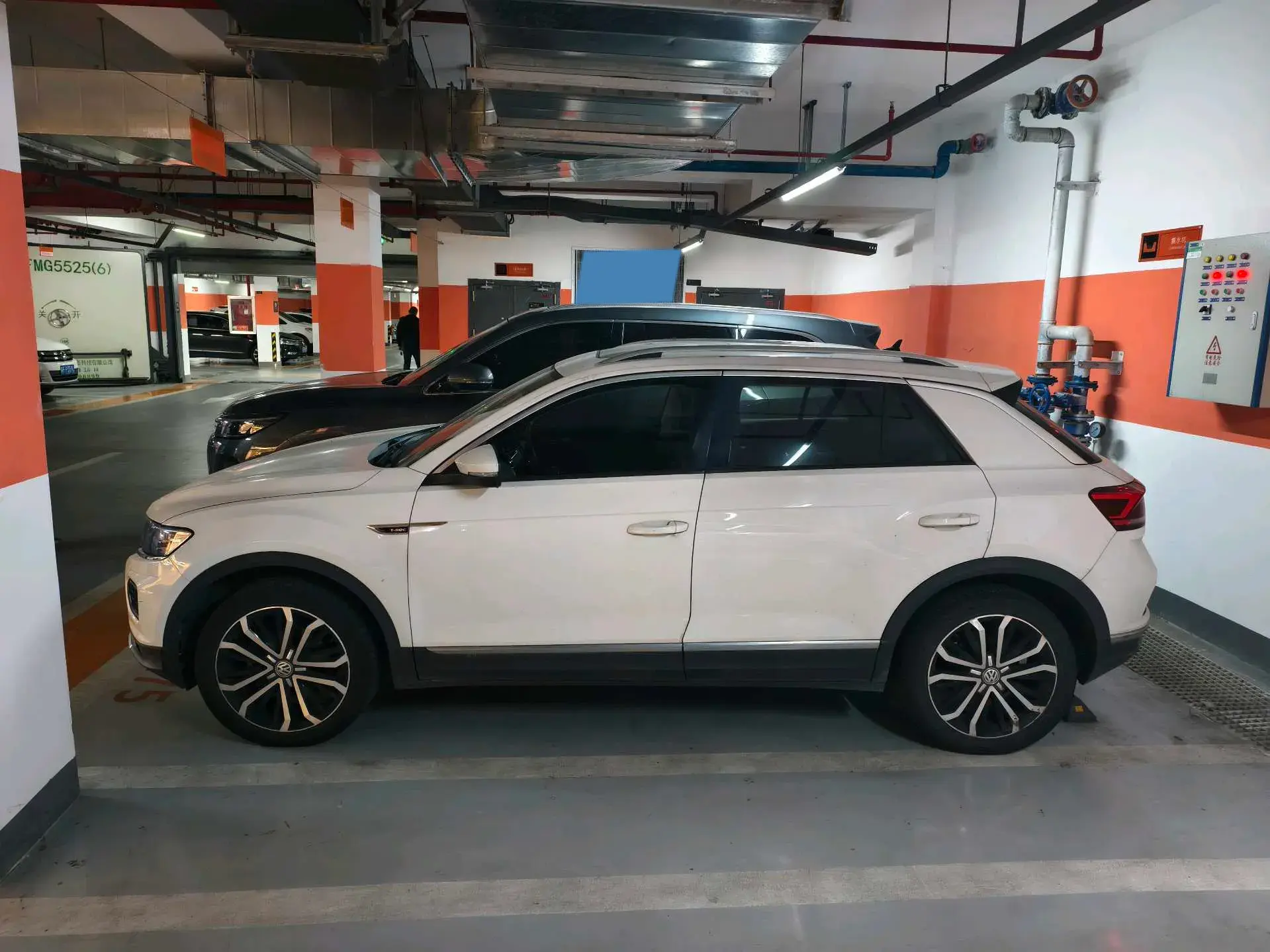 2019 VOLKSWAGEN T-ROC thumbnail 4