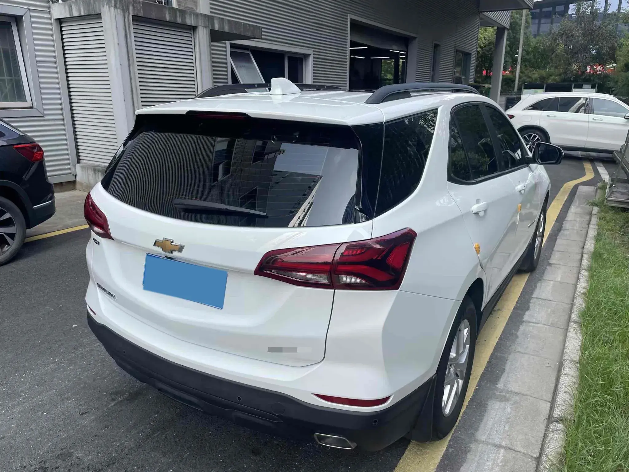 2021 CHEVROLET EQUINOX thumbnail 3