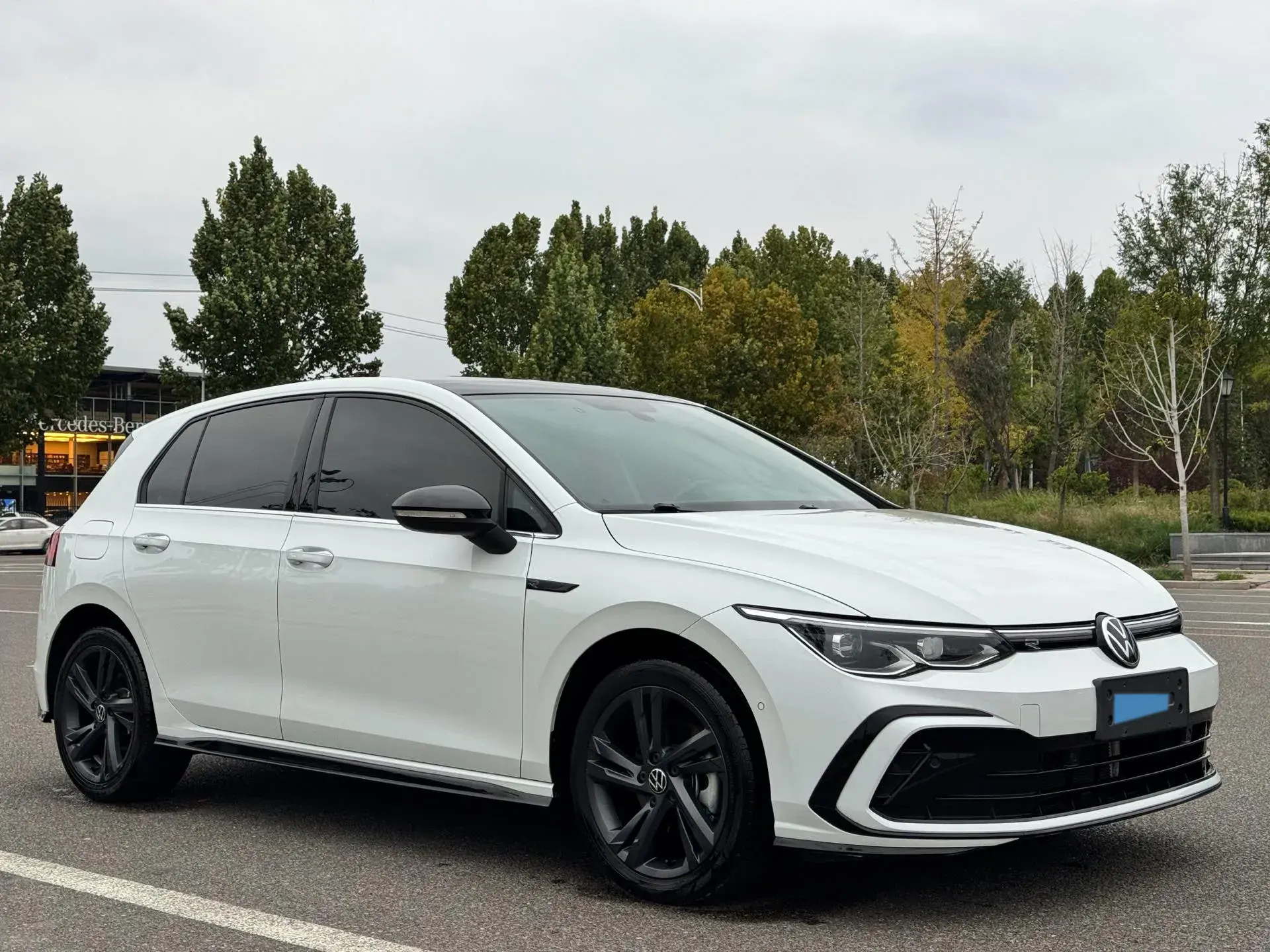 2023 VOLKSWAGEN GOLF thumbnail 3