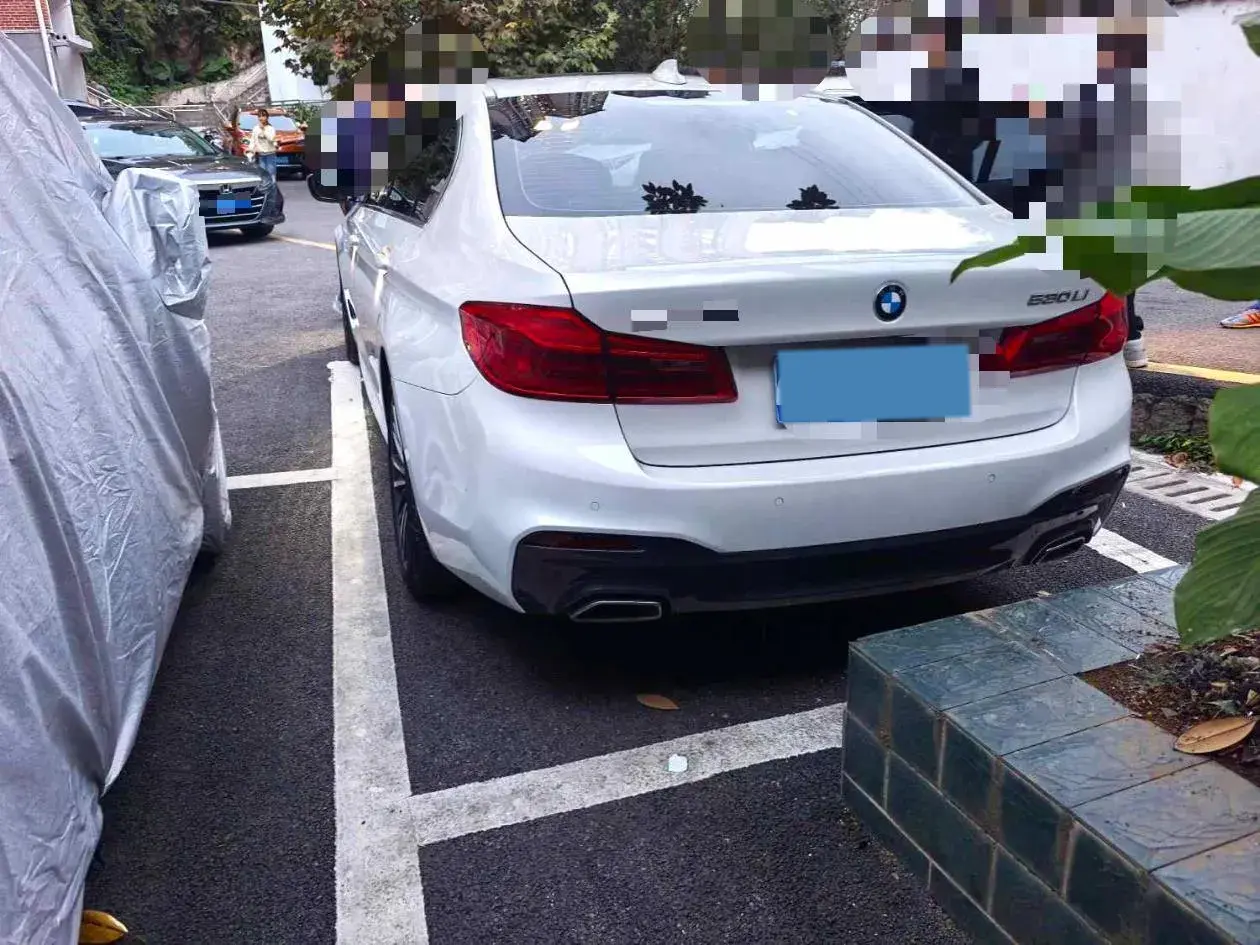 2020 BMW 5 thumbnail 3