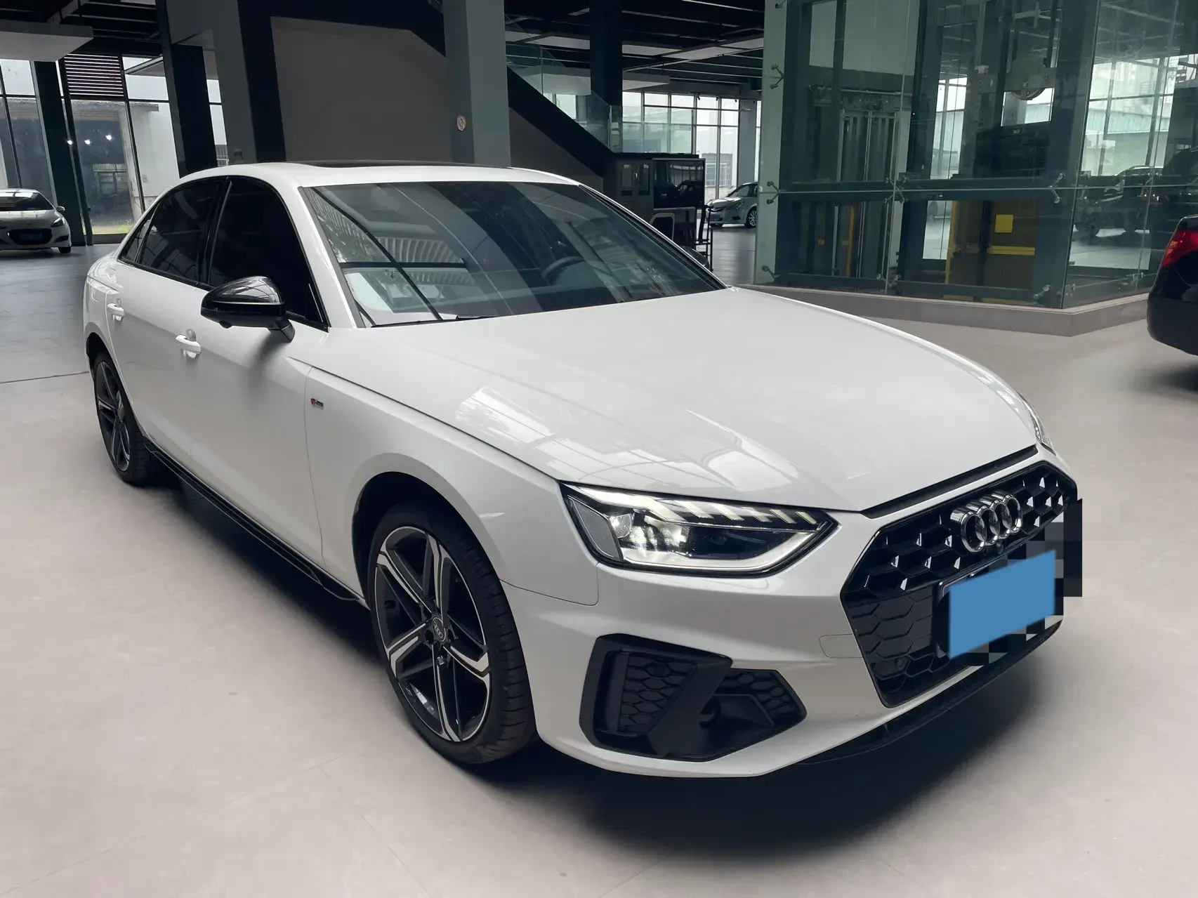 2024 AUDI A4L thumbnail 3