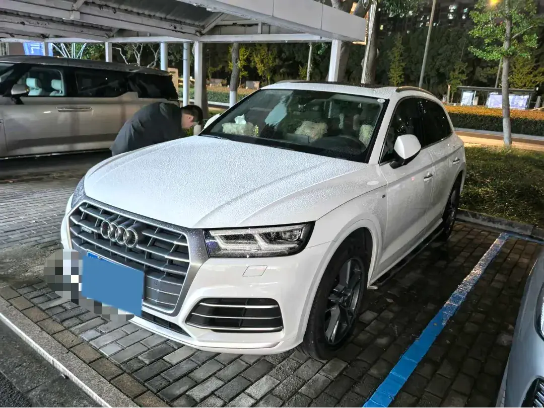 2020 AUDI Q5L view 1
