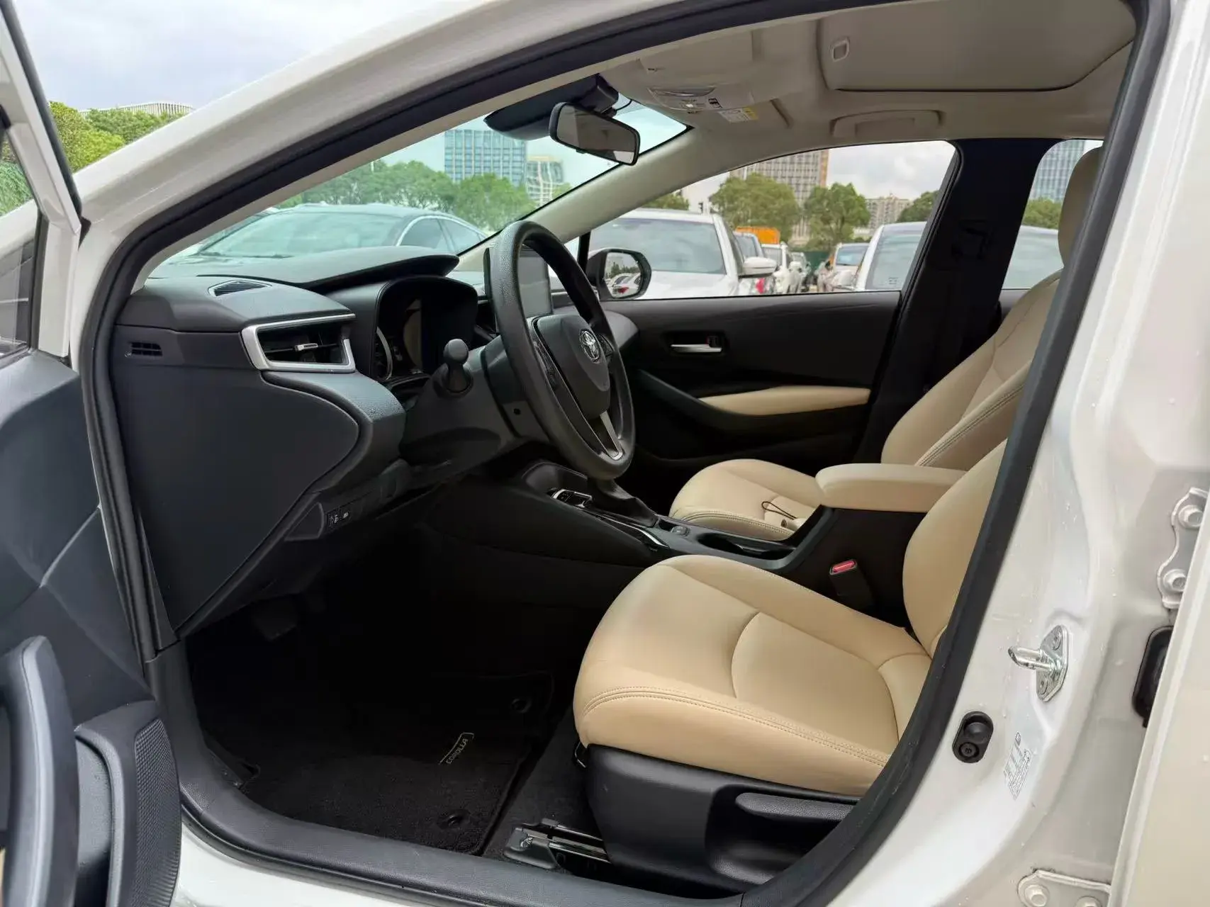 2021 TOYOTA COROLLA thumbnail 4