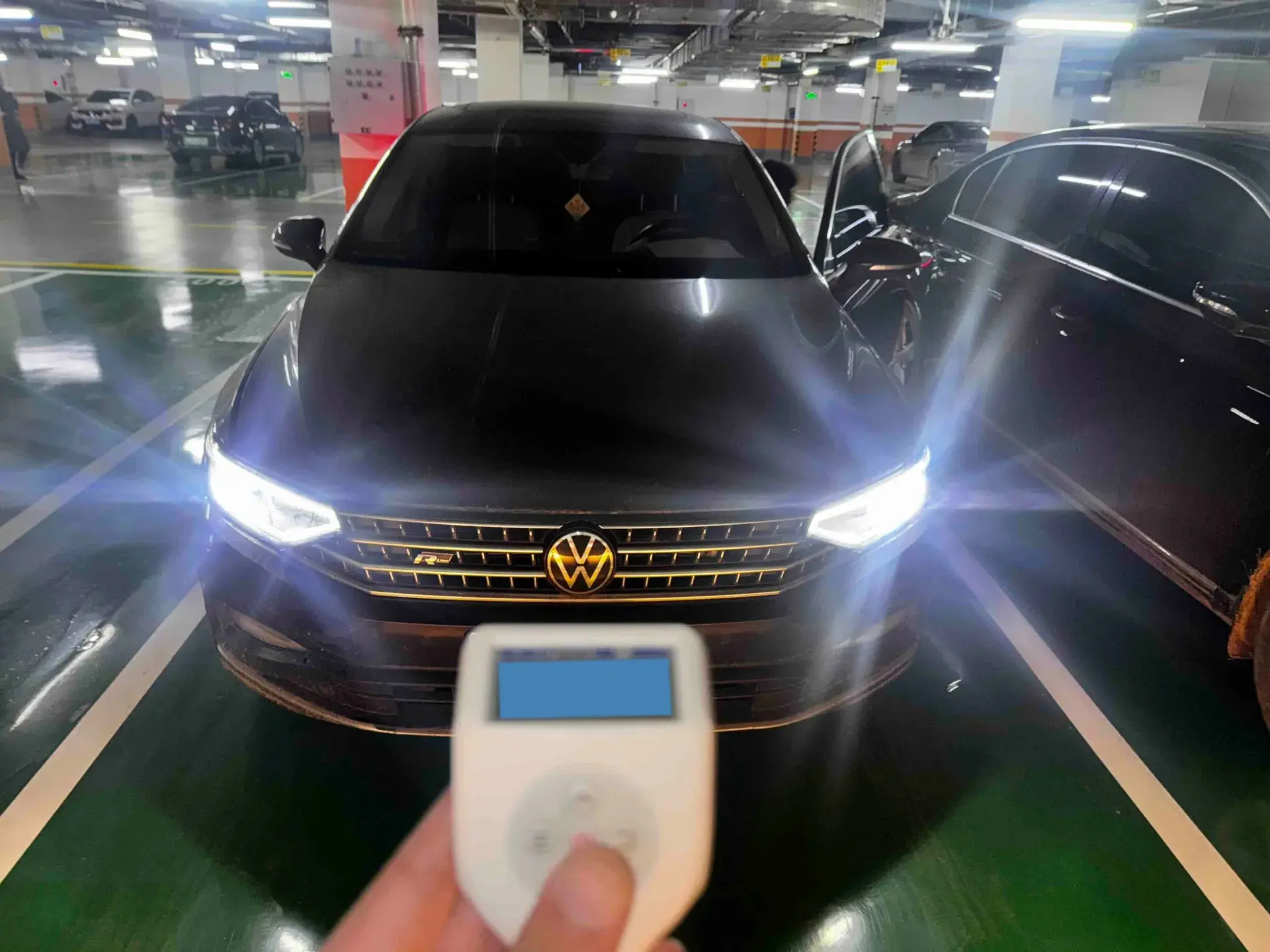 2023 VOLKSWAGEN MAGOTAN thumbnail 2