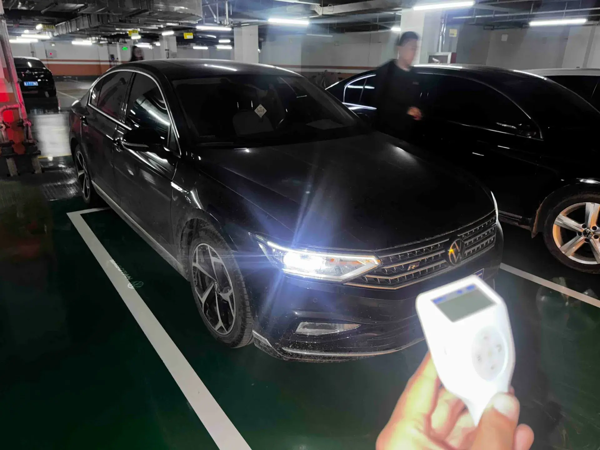 2023 VOLKSWAGEN MAGOTAN thumbnail 3