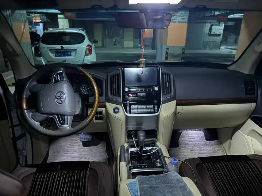 2015 Toyota Land Cruiser 4.6L 310HP V8 6AT,autocango,china used car exporter,china ev exporter,chinese used car exporter,chinese used ev exporter