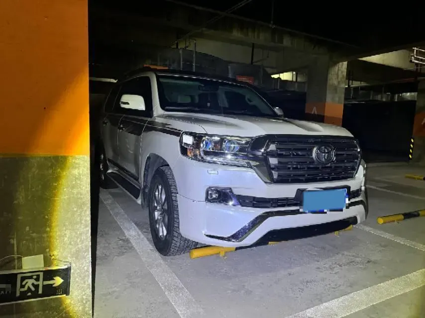 2015 Toyota Land Cruiser 4.6L 310HP V8 6AT,autocango,china used car exporter,china ev exporter,chinese used car exporter,chinese used ev exporter