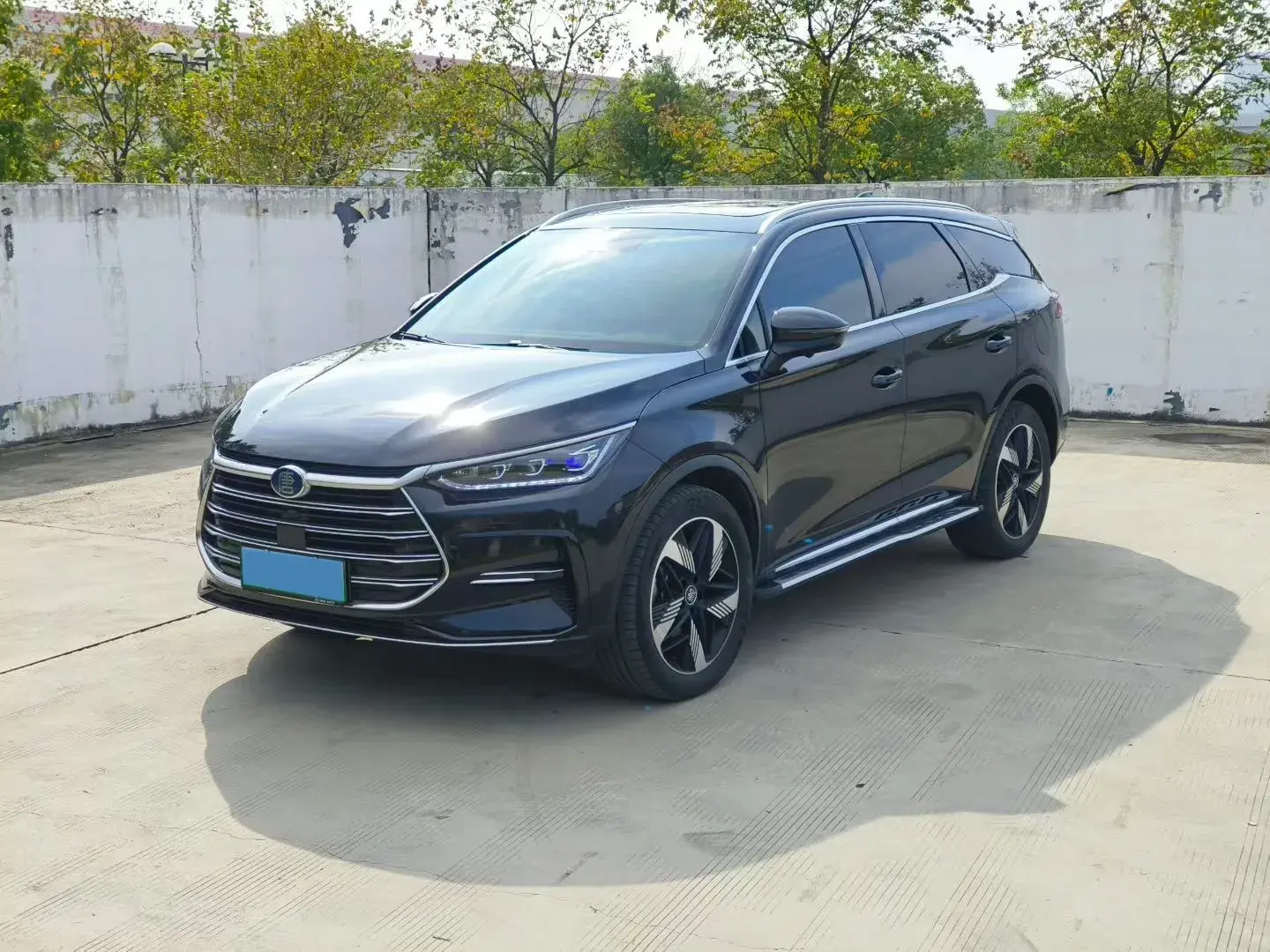 2023 BYD TANG view 1