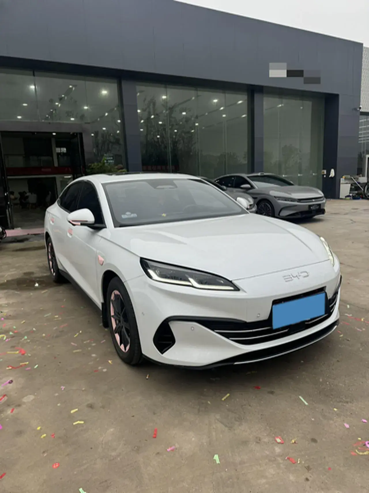 2025 BYD SEAL thumbnail 3