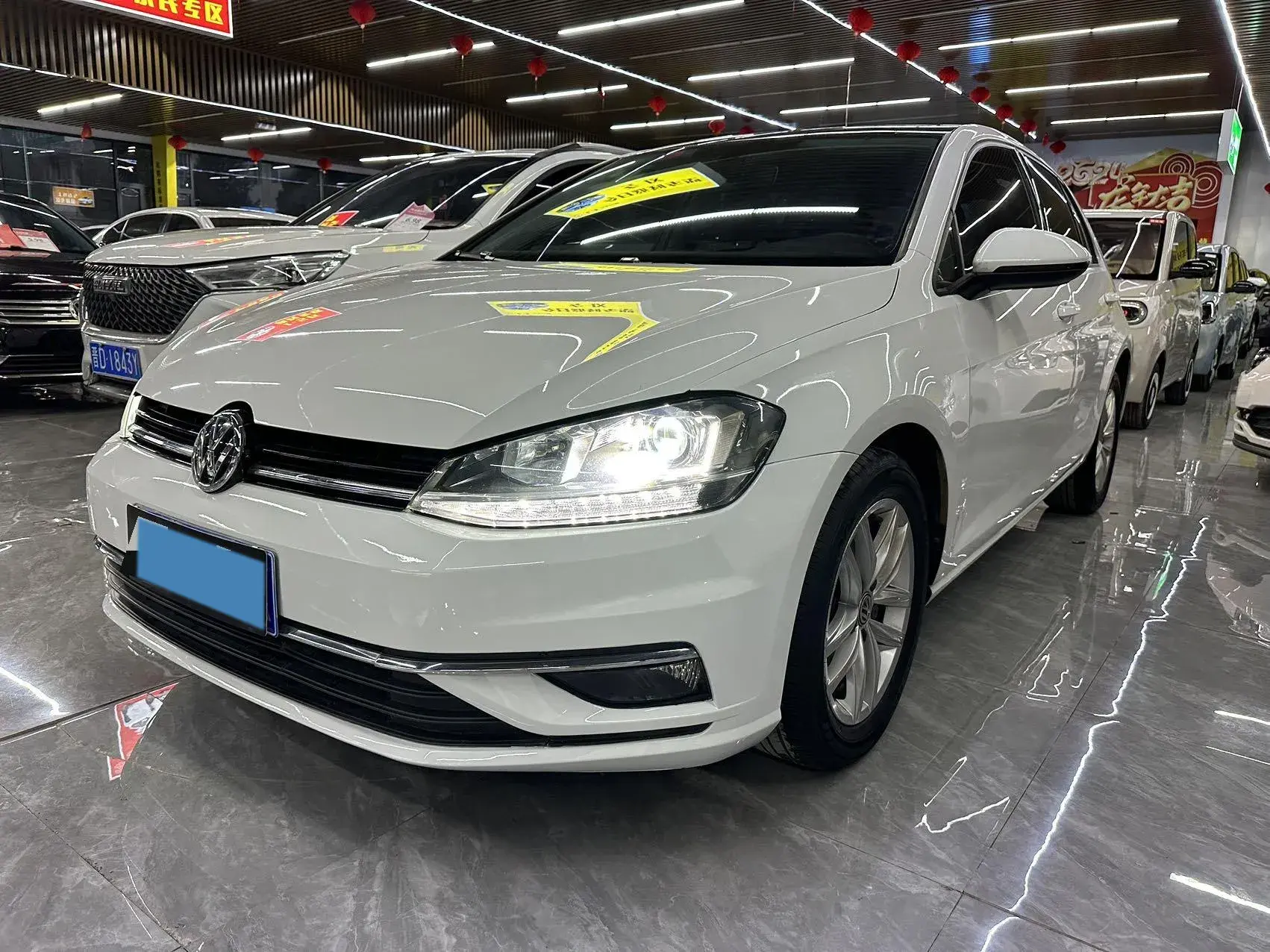 2019 VOLKSWAGEN GOLF view 1