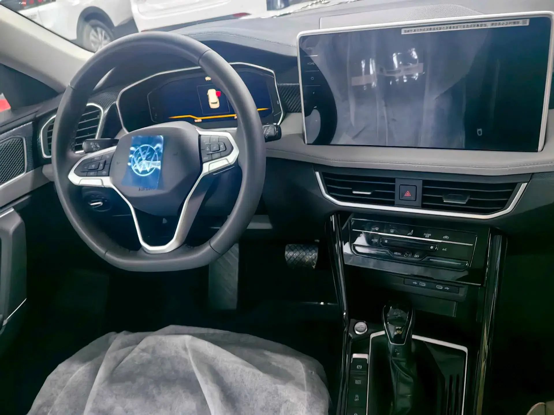 2025 VOLKSWAGEN TAYRON thumbnail 2