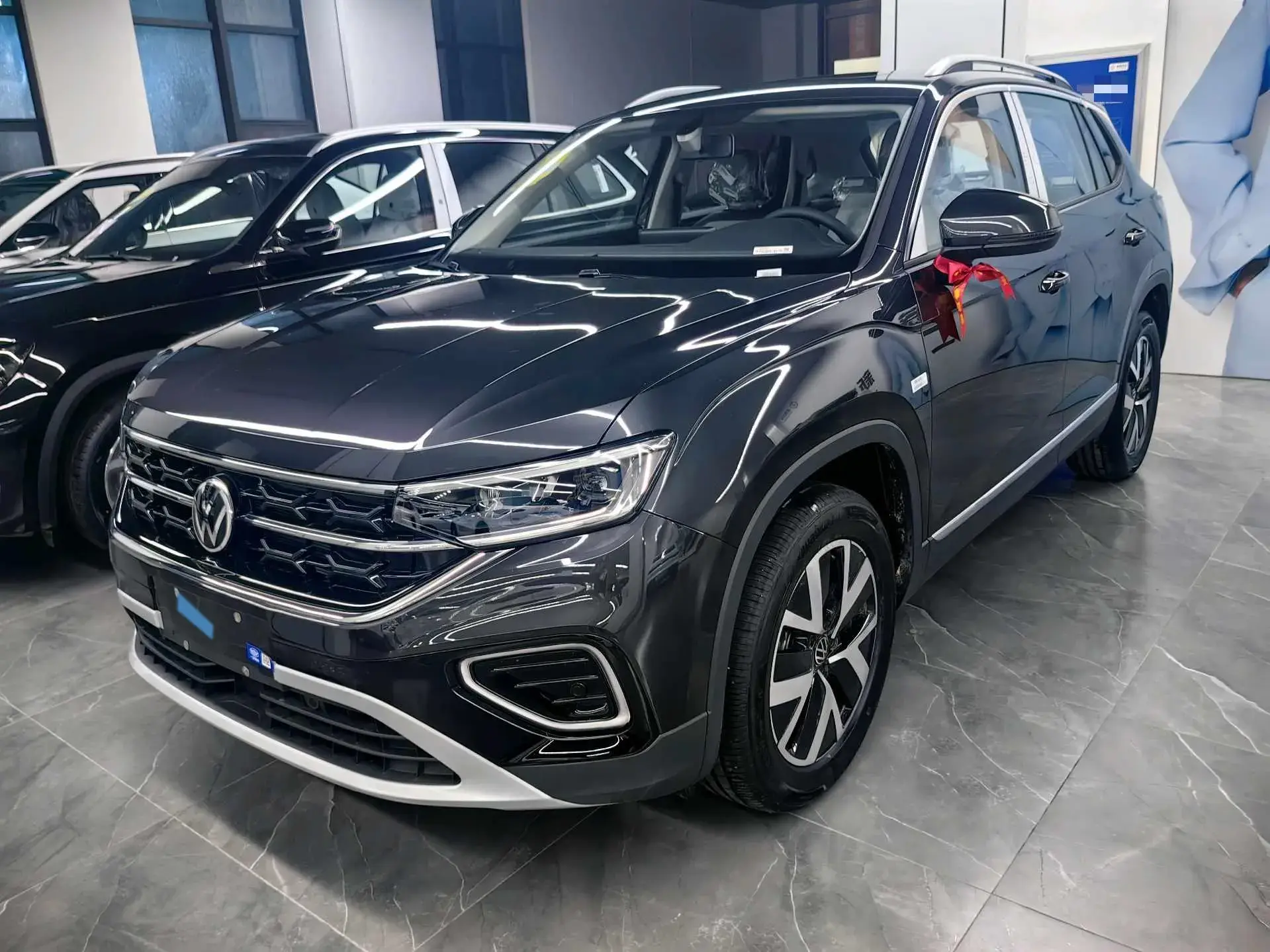 2025 VOLKSWAGEN TAYRON view 1