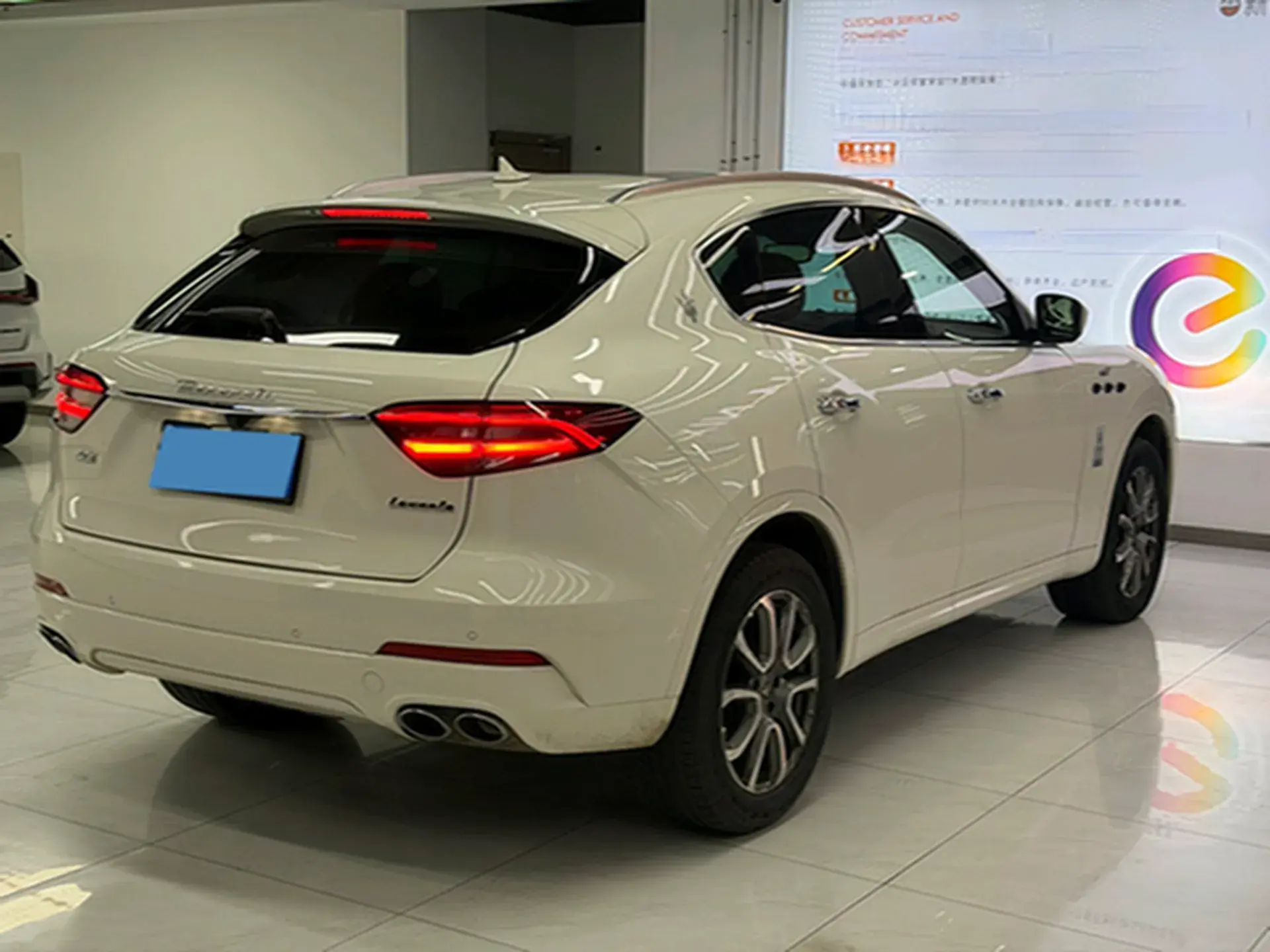 2022 MASERATI LEVANTE thumbnail 2