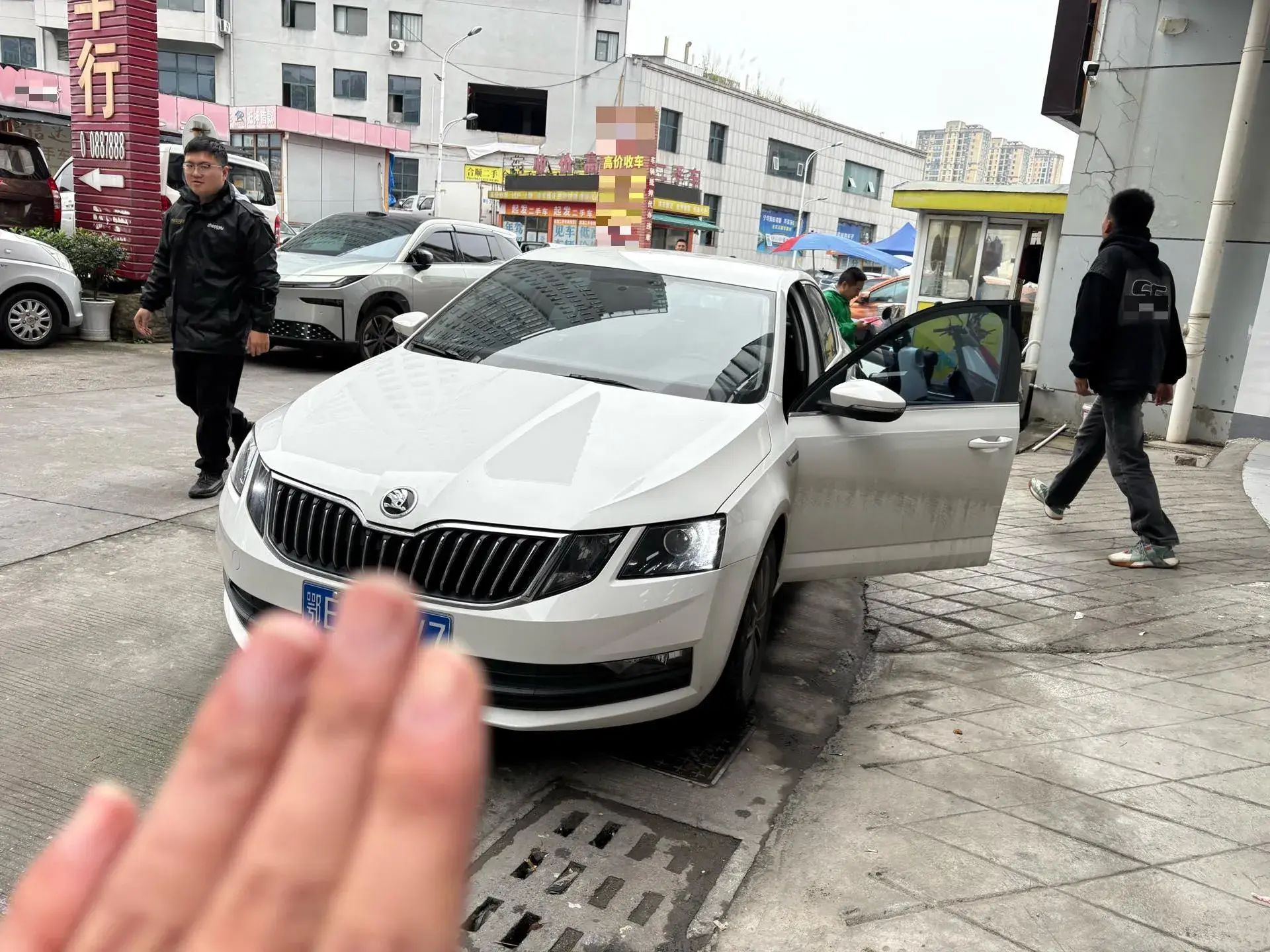 2019 SKODA OCTAVIA view 1