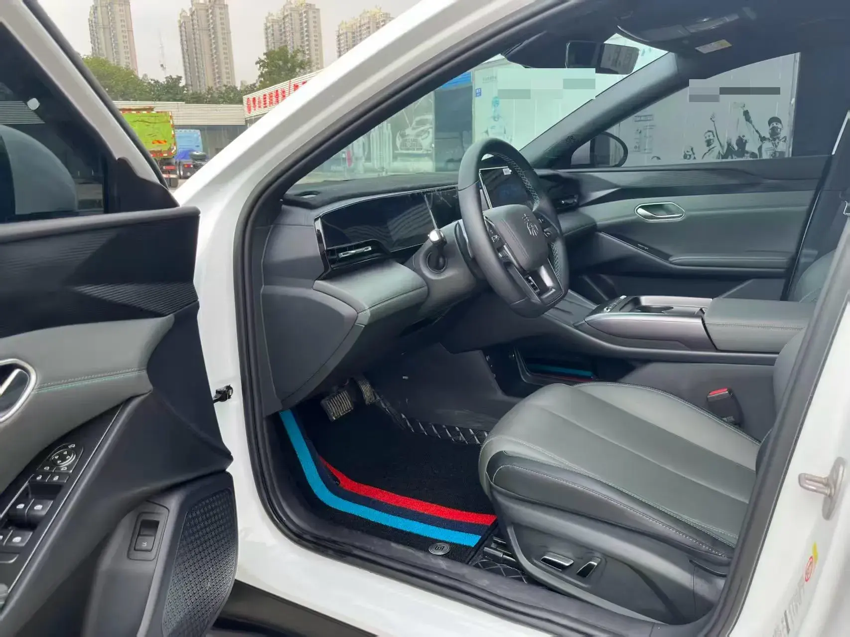 2025 BYD QINL thumbnail 4