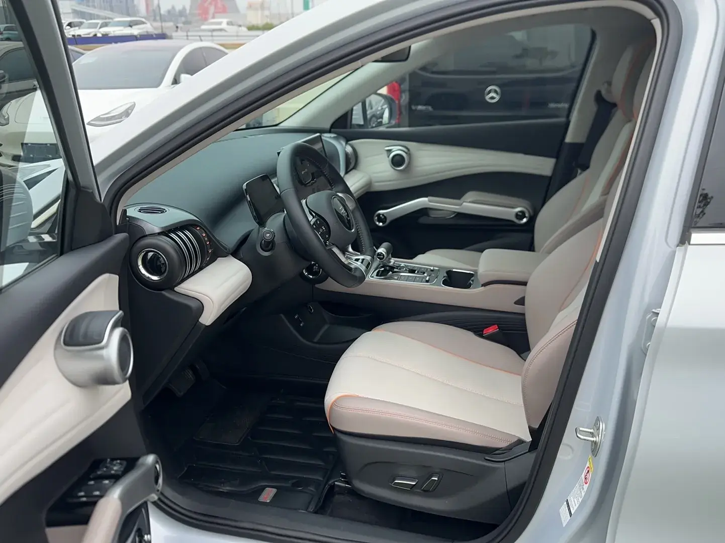 2024 BYD YUAN thumbnail 3