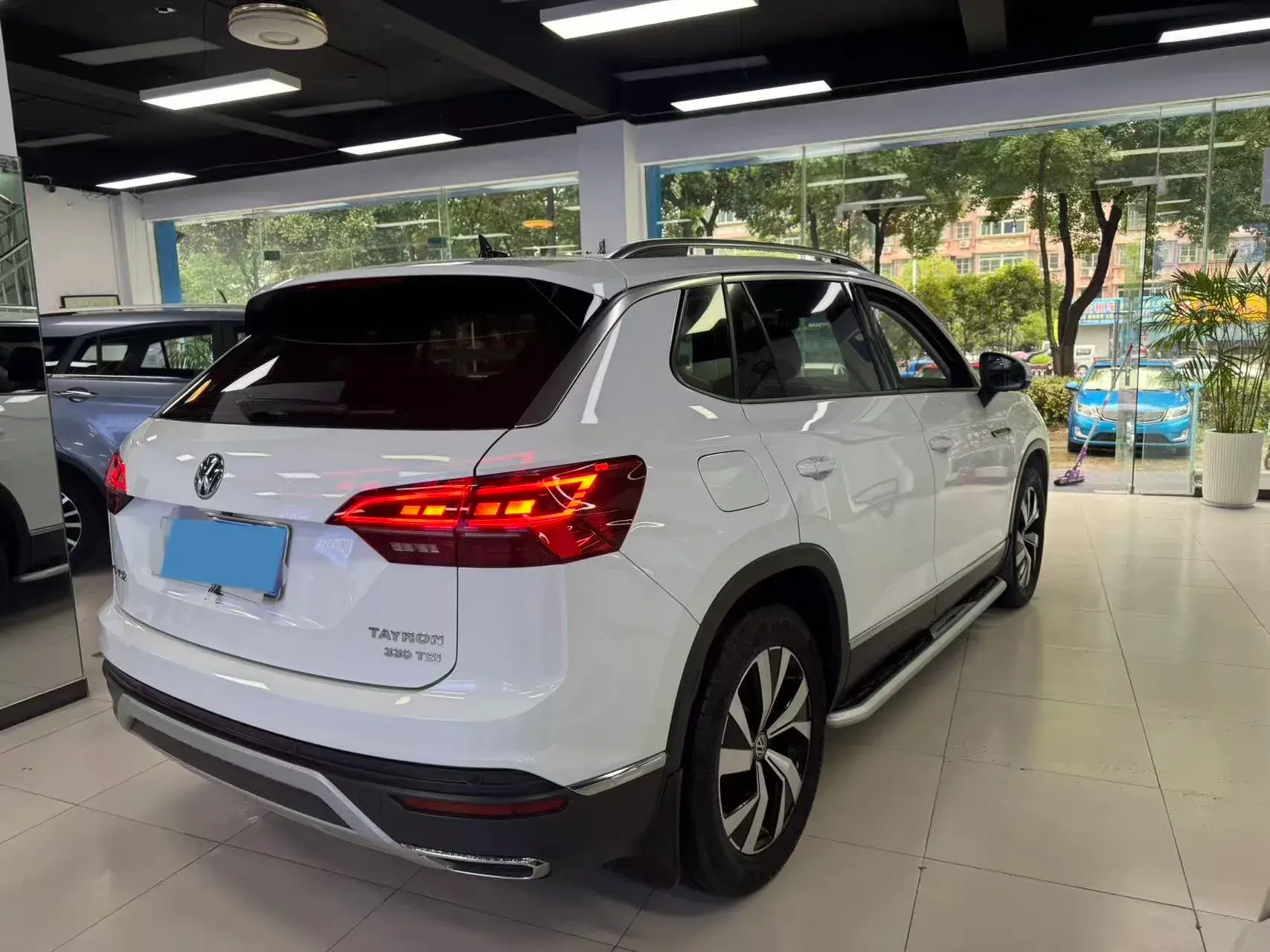 2020 VOLKSWAGEN TAYRON thumbnail 4