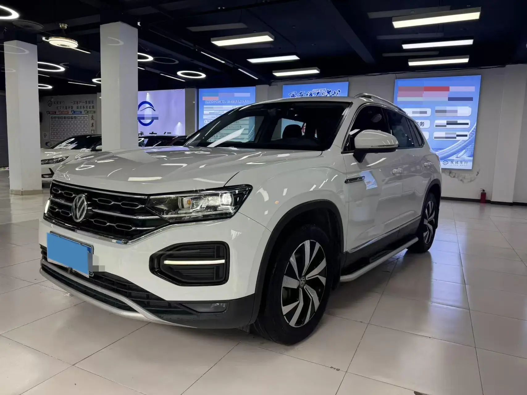 2020 VOLKSWAGEN TAYRON view 1