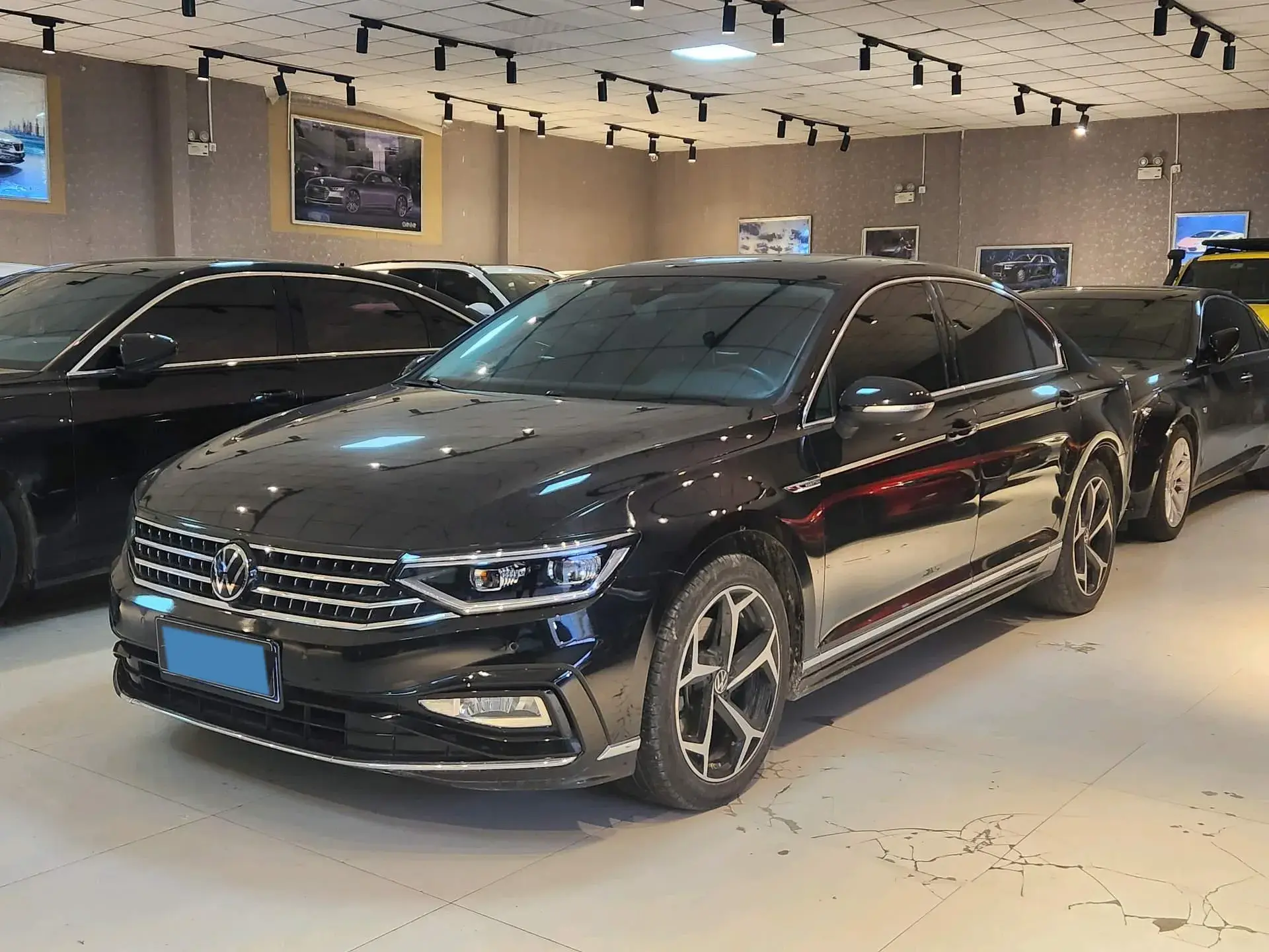 2023 VOLKSWAGEN MAGOTAN view 1