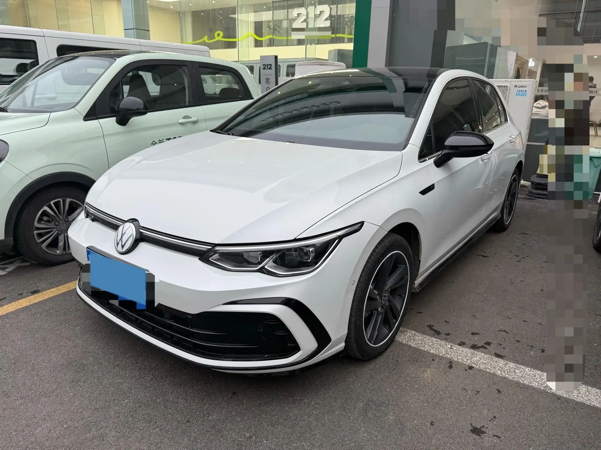 2021 VOLKSWAGEN GOLF view 1