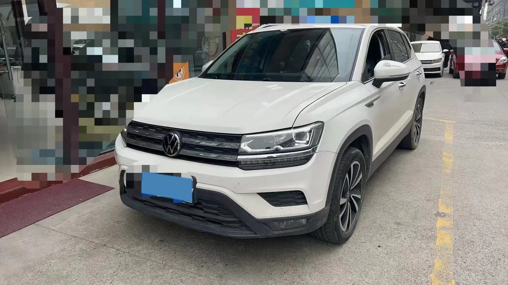 2021 VOLKSWAGEN THARU view 1