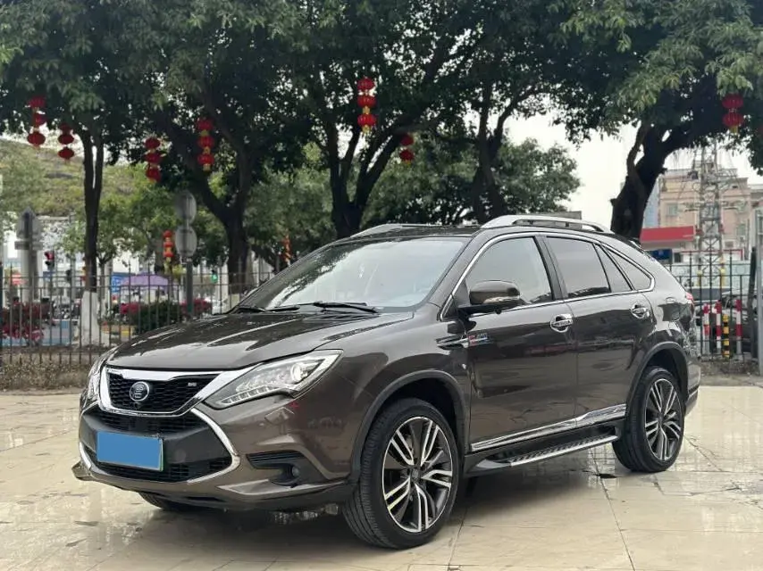 2017 BYD TANG view 1