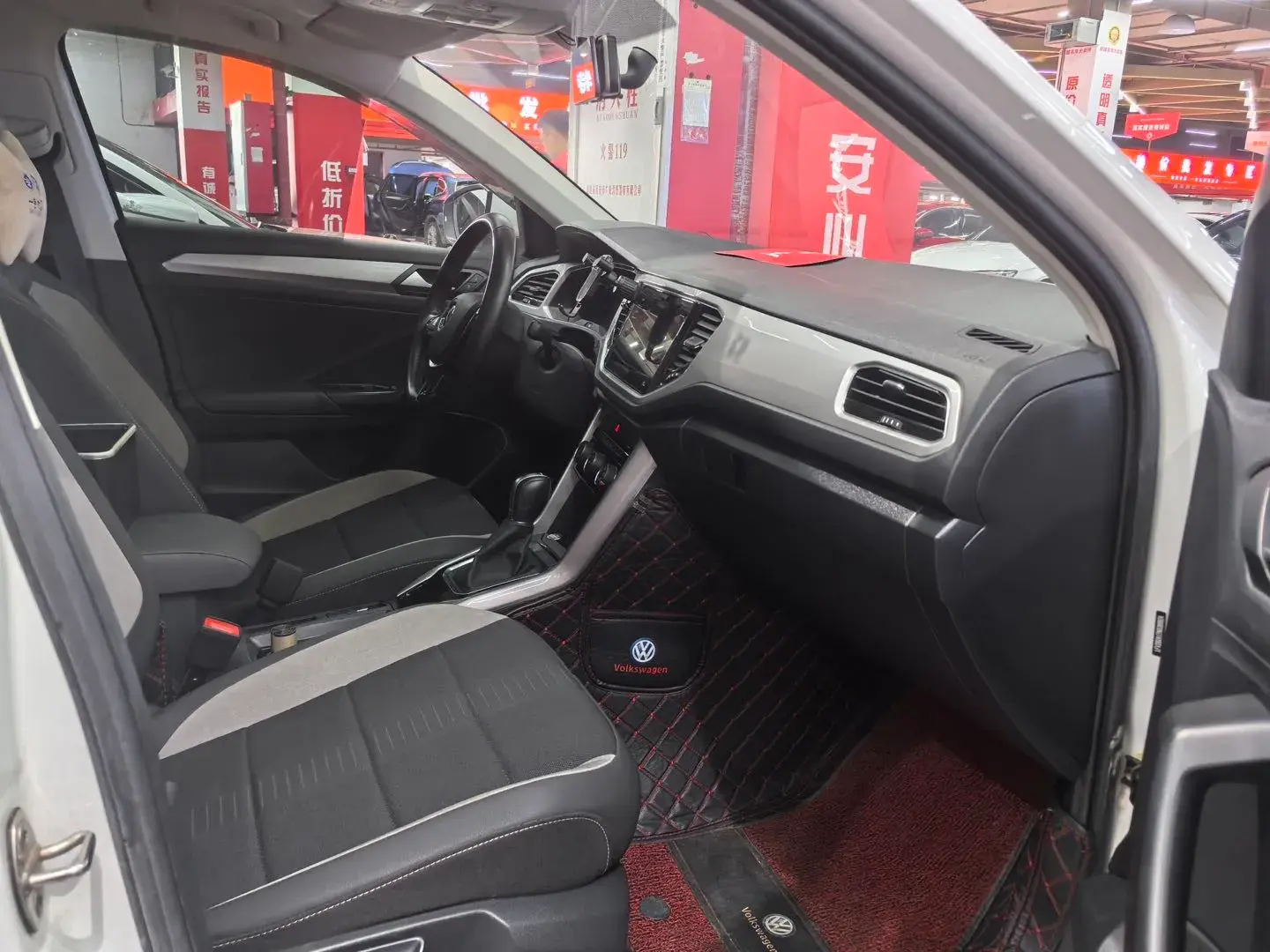 2022 VOLKSWAGEN T-ROC thumbnail 4