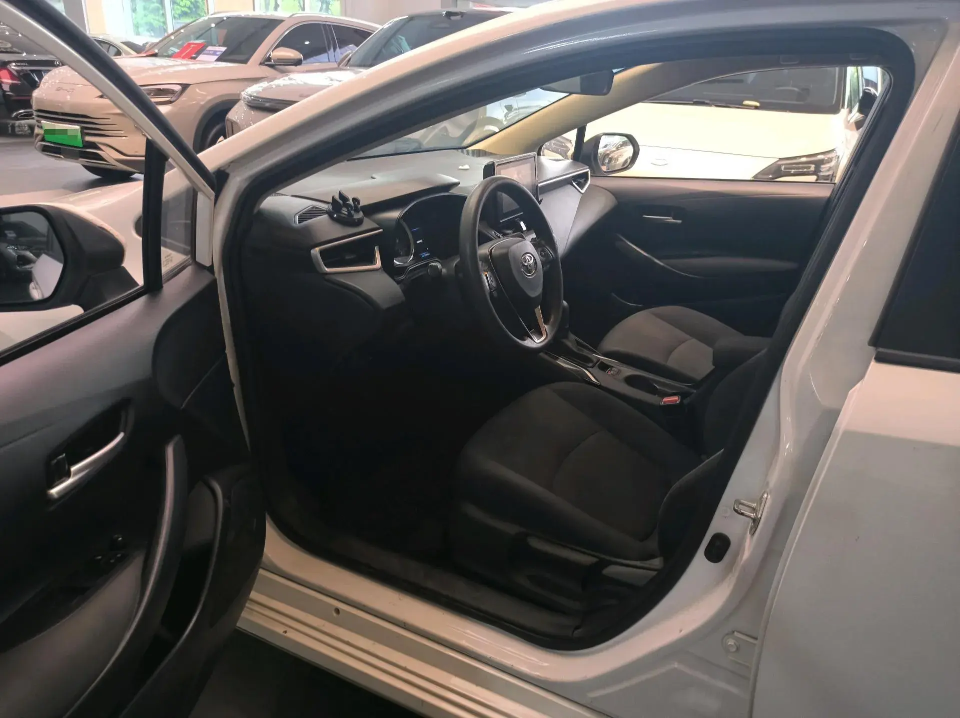 2021 TOYOTA COROLLA thumbnail 2