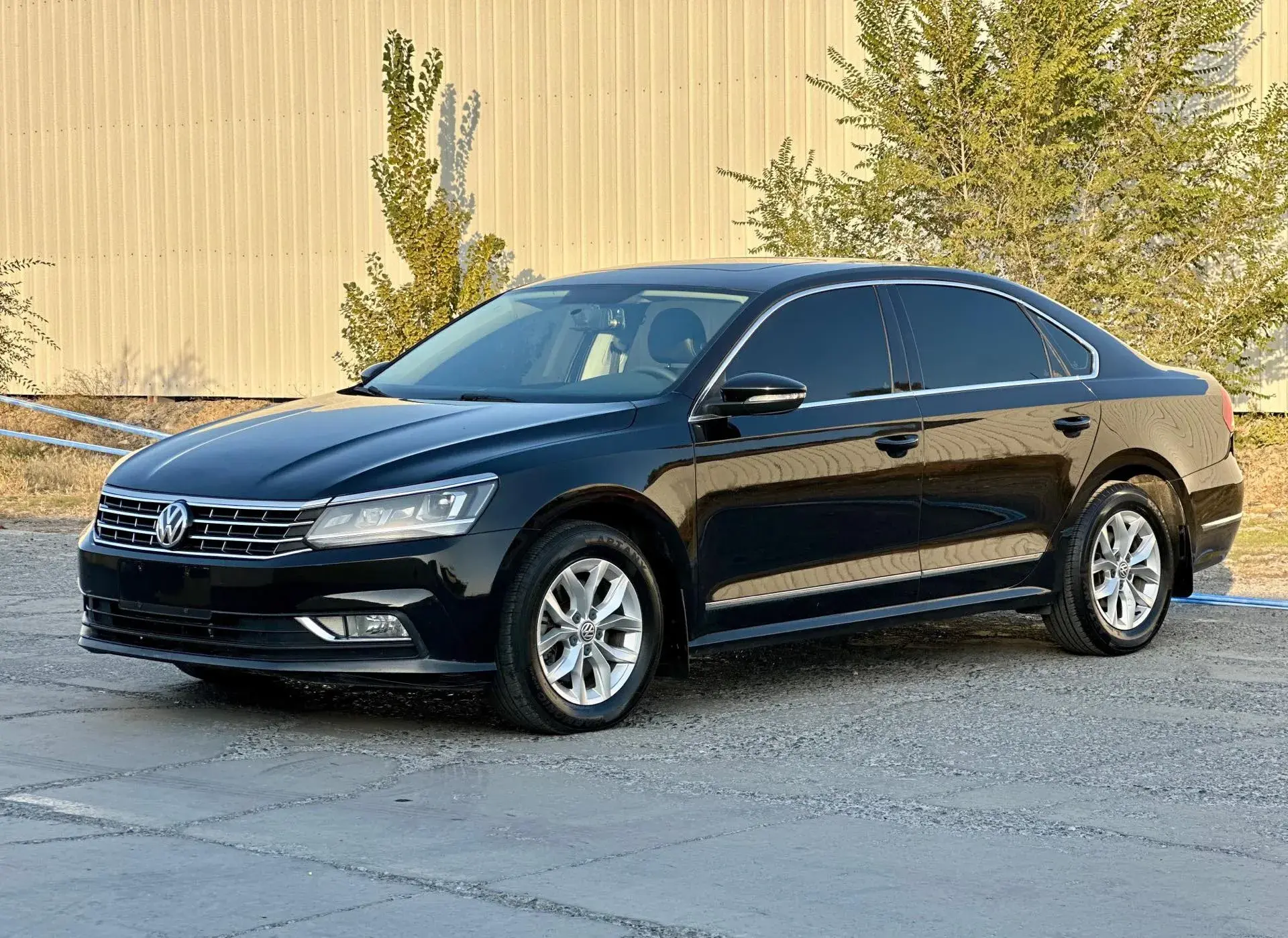 2015 VOLKSWAGEN PASSAT view 1
