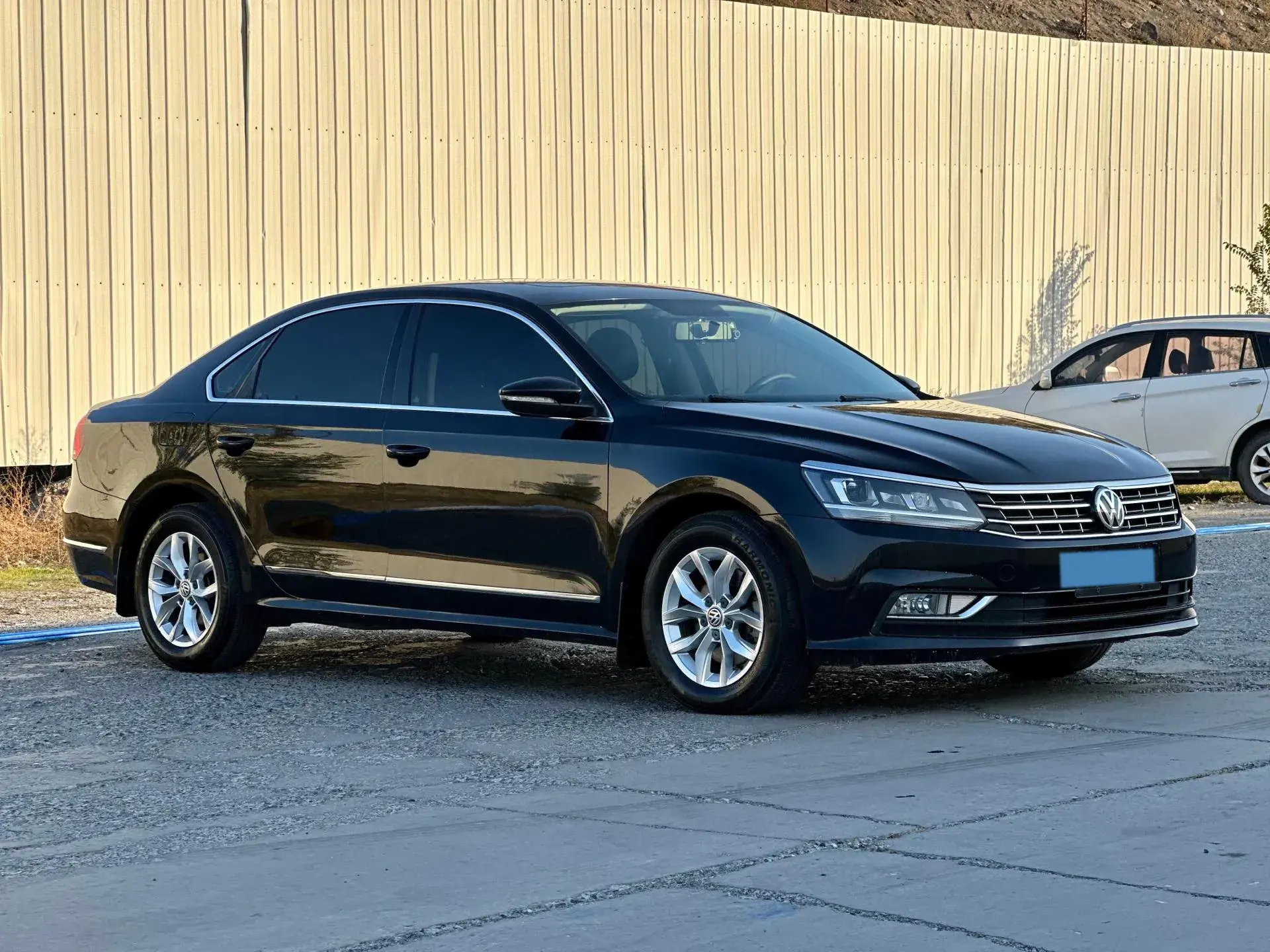 2015 VOLKSWAGEN PASSAT thumbnail 3