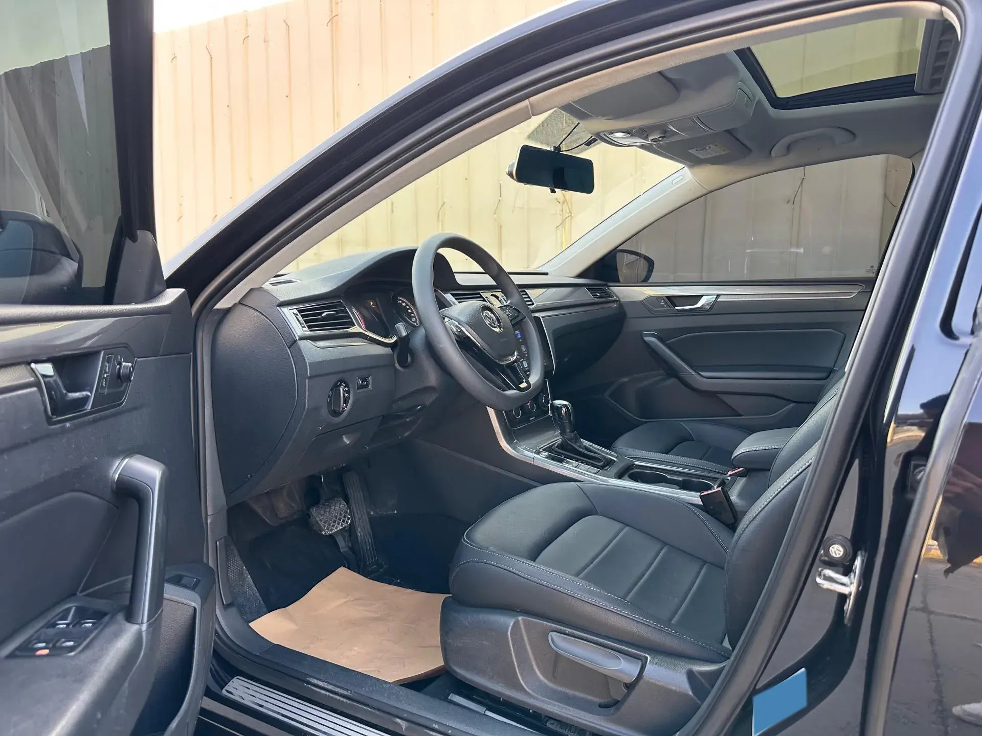 2015 VOLKSWAGEN PASSAT thumbnail 4