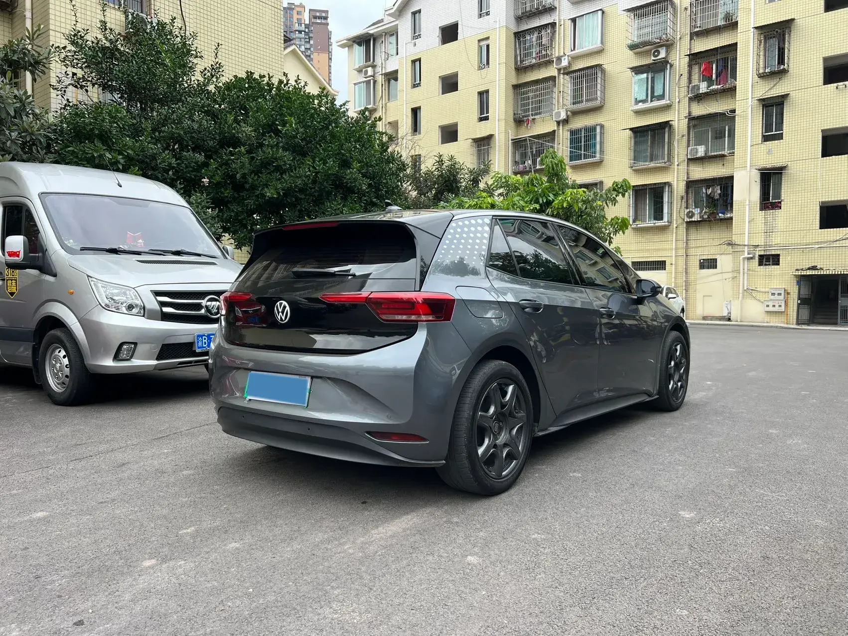 2023 VOLKSWAGEN ID.3 thumbnail 4