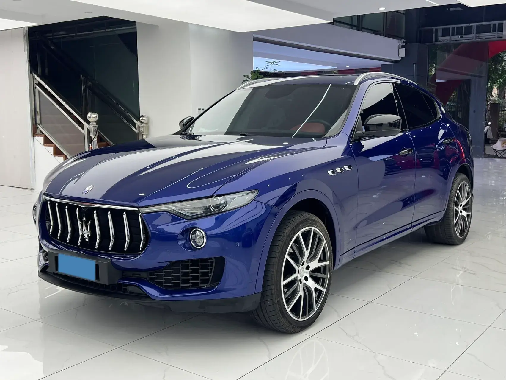 2018 MASERATI LEVANTE view 1