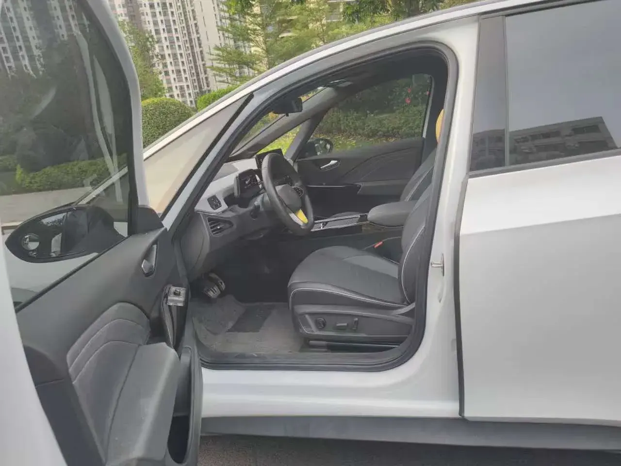 2023 VOLKSWAGEN ID.3 thumbnail 3