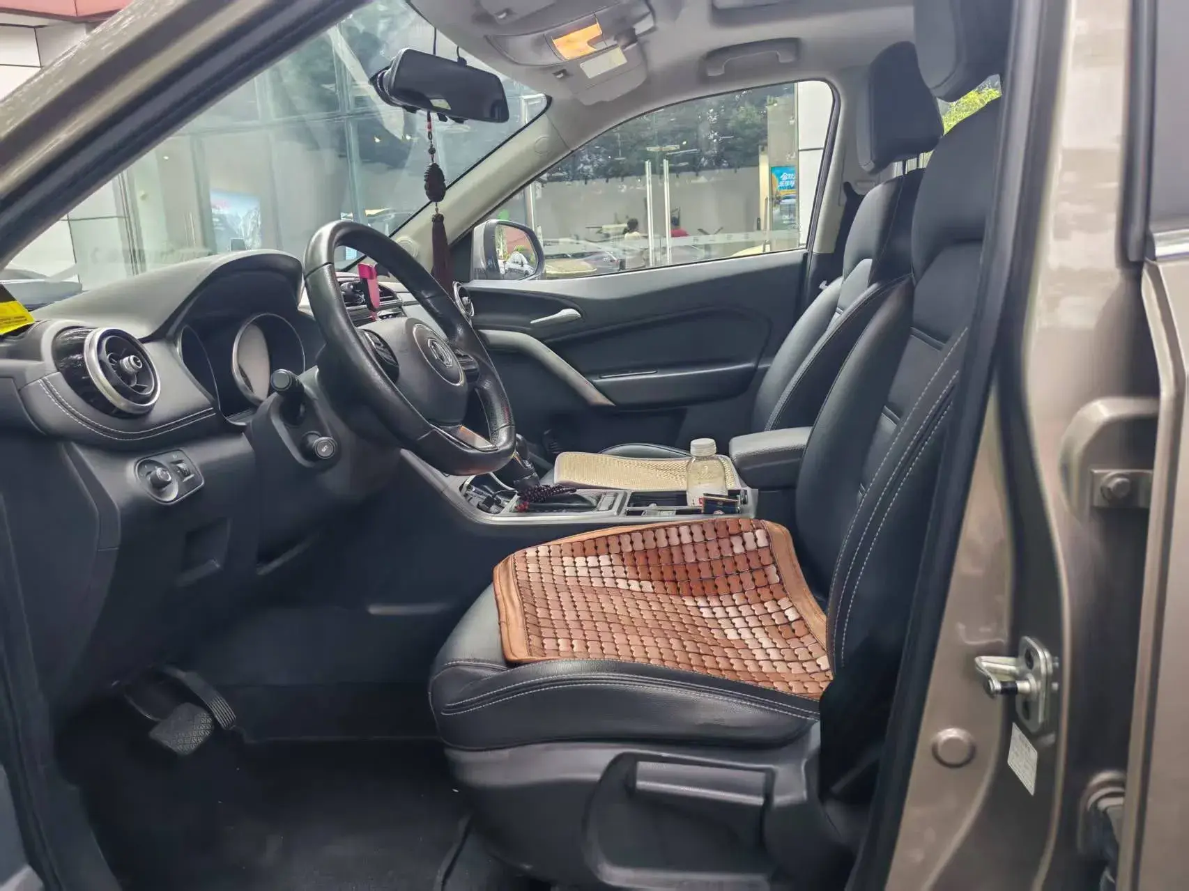 2017 MG GS thumbnail 3