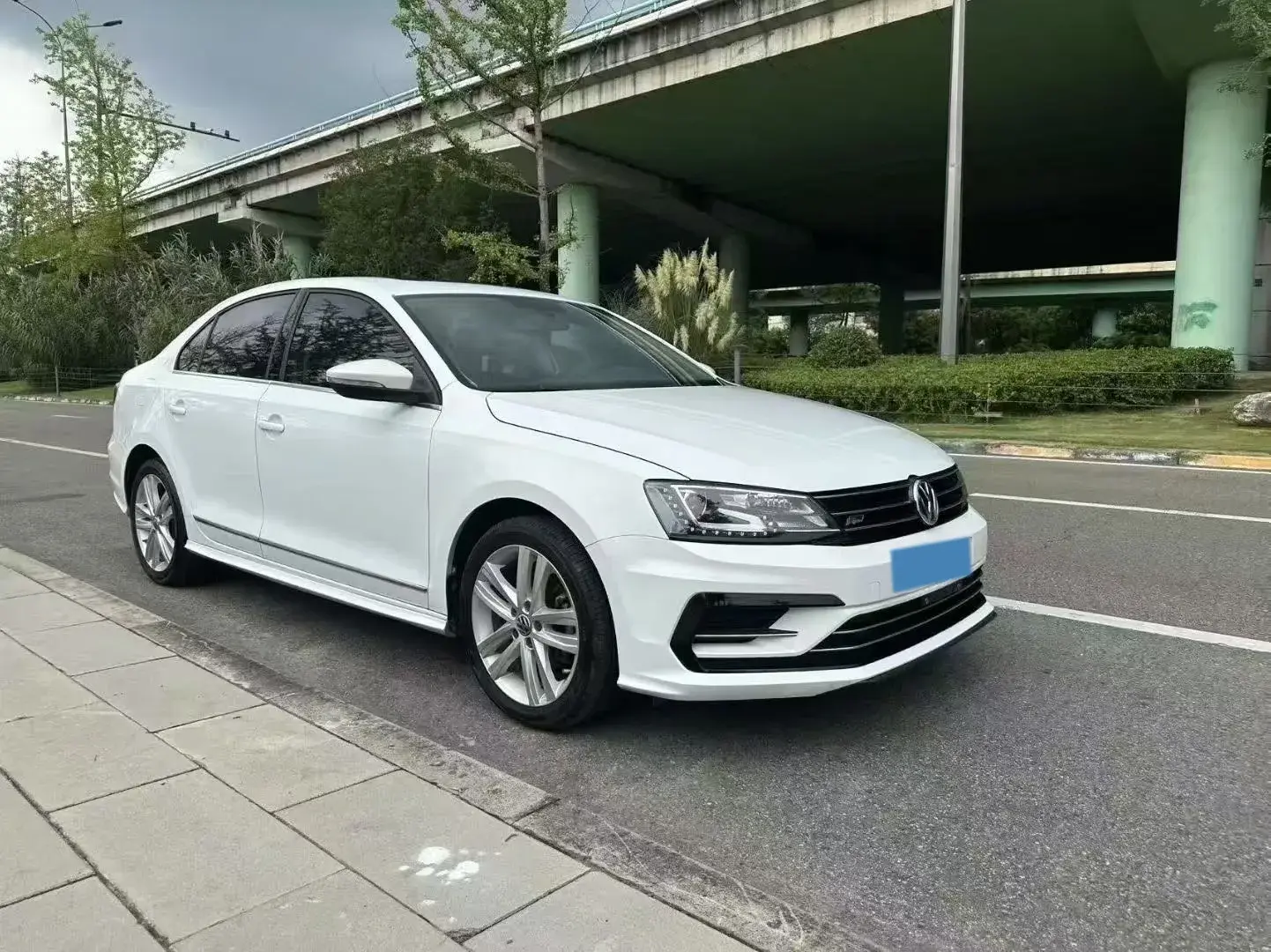 2019 VOLKSWAGEN SAGITAR thumbnail 3