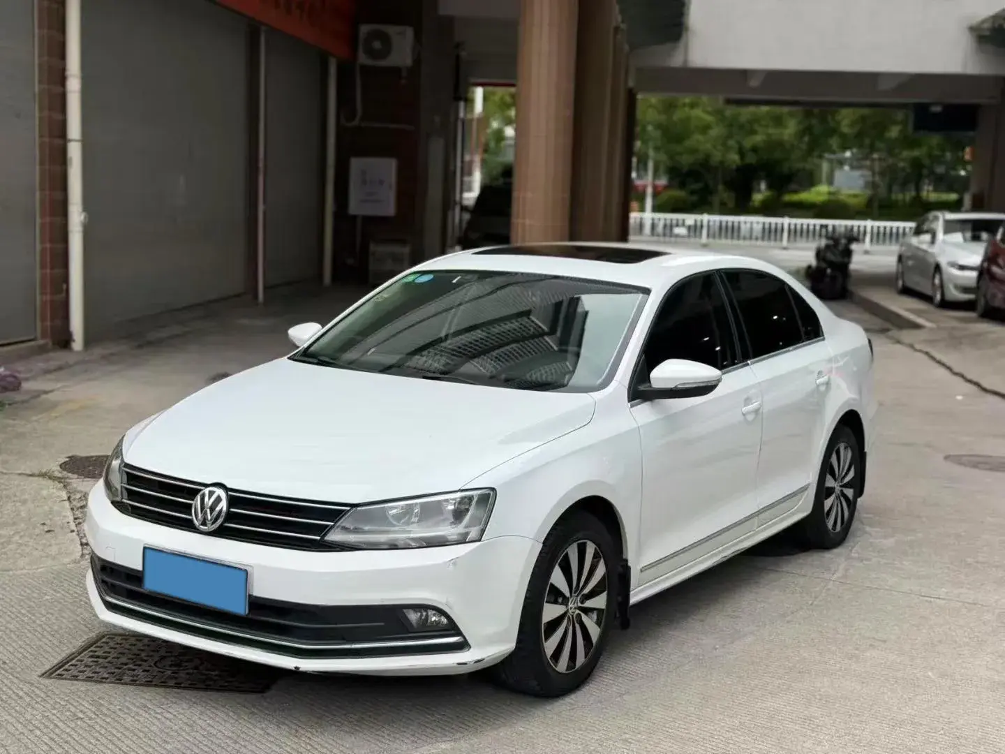 2019 VOLKSWAGEN SAGITAR view 1
