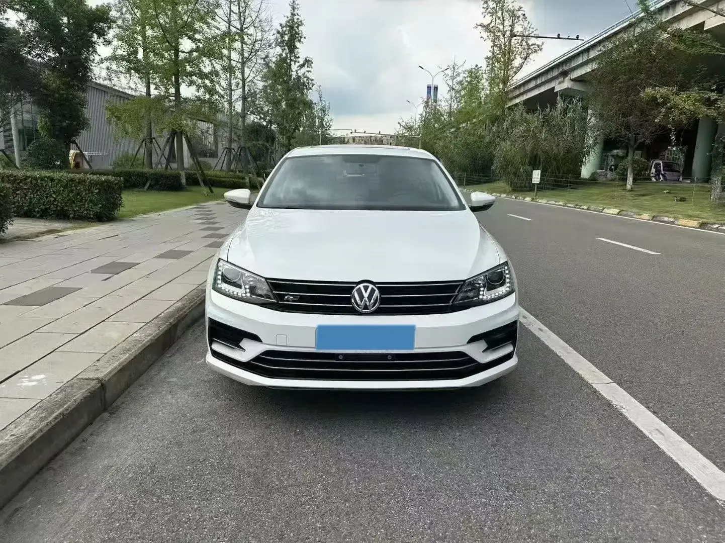 2019 VOLKSWAGEN SAGITAR thumbnail 2