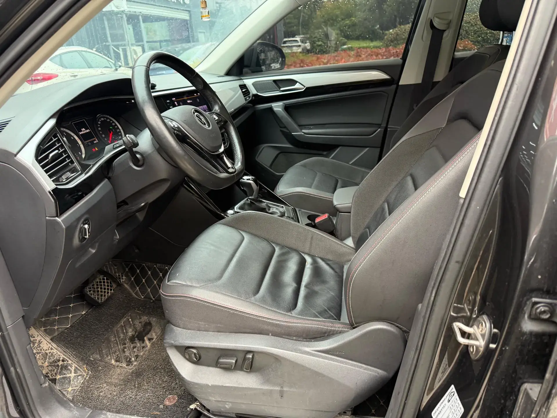 2021 VOLKSWAGEN TAYRON thumbnail 4