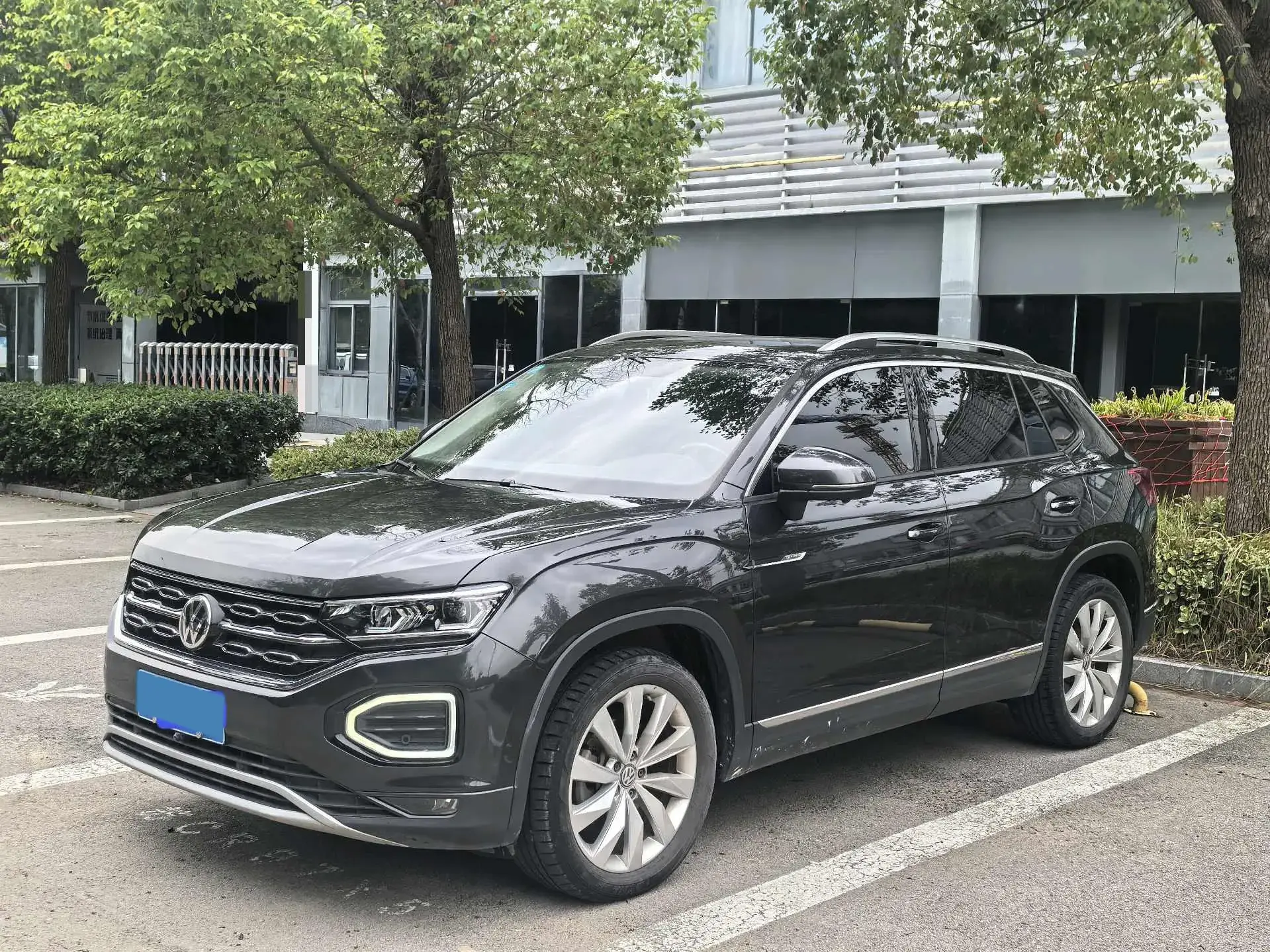 2020 VOLKSWAGEN TAYRON view 1