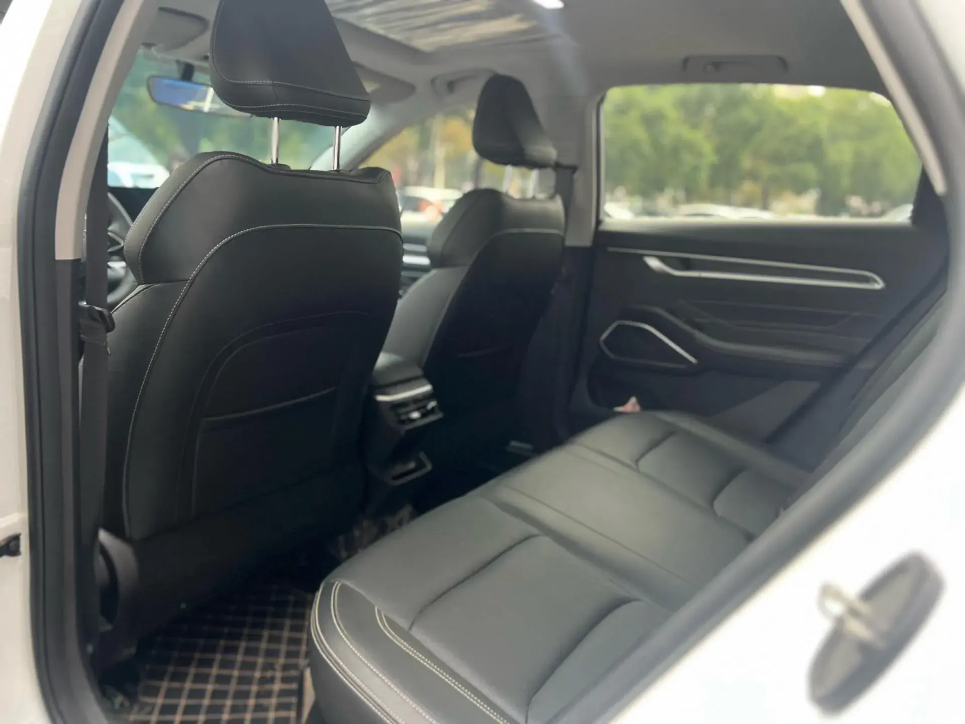 2022 GEELY EMGRAND thumbnail 4