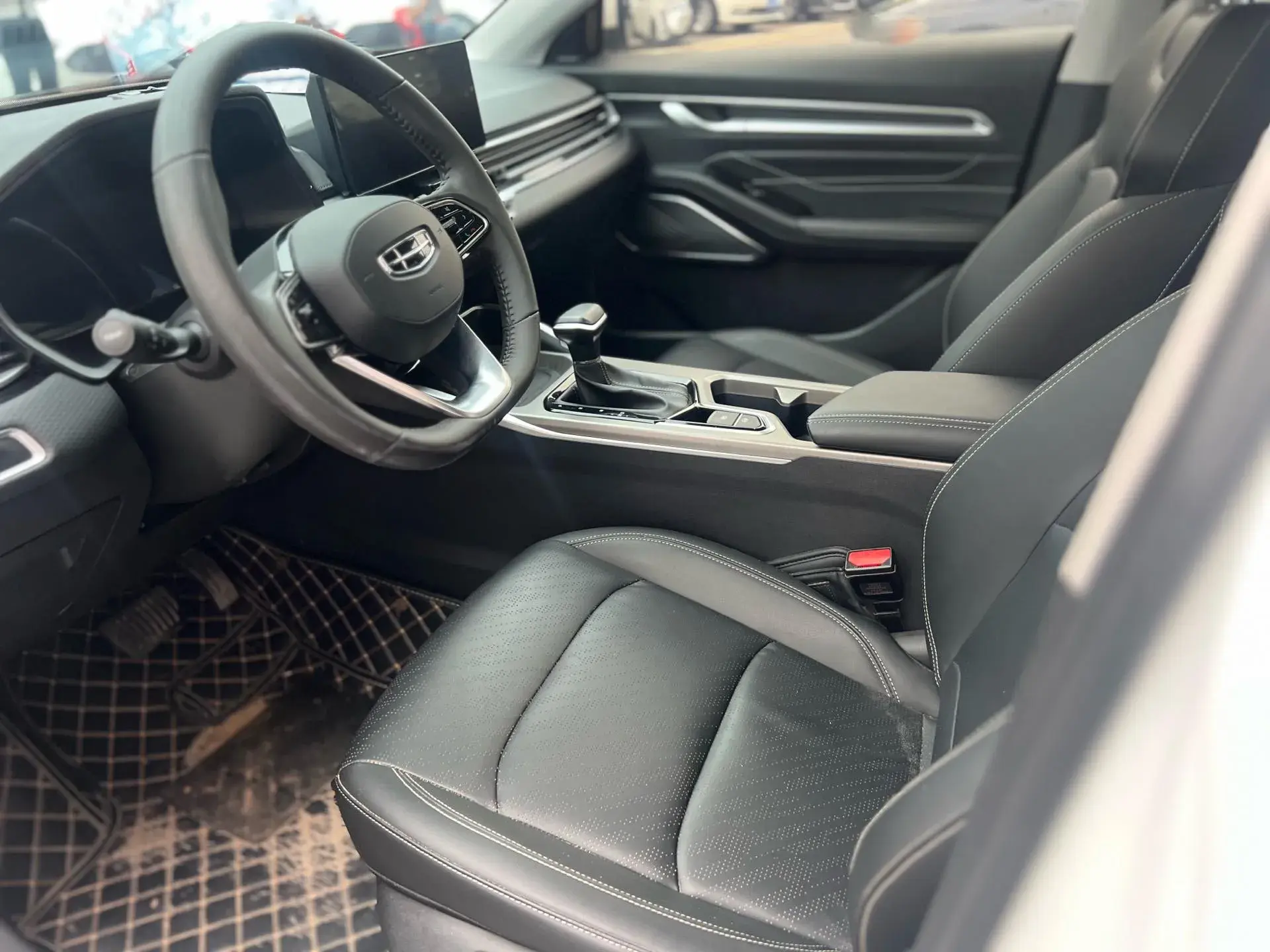 2022 GEELY EMGRAND thumbnail 3