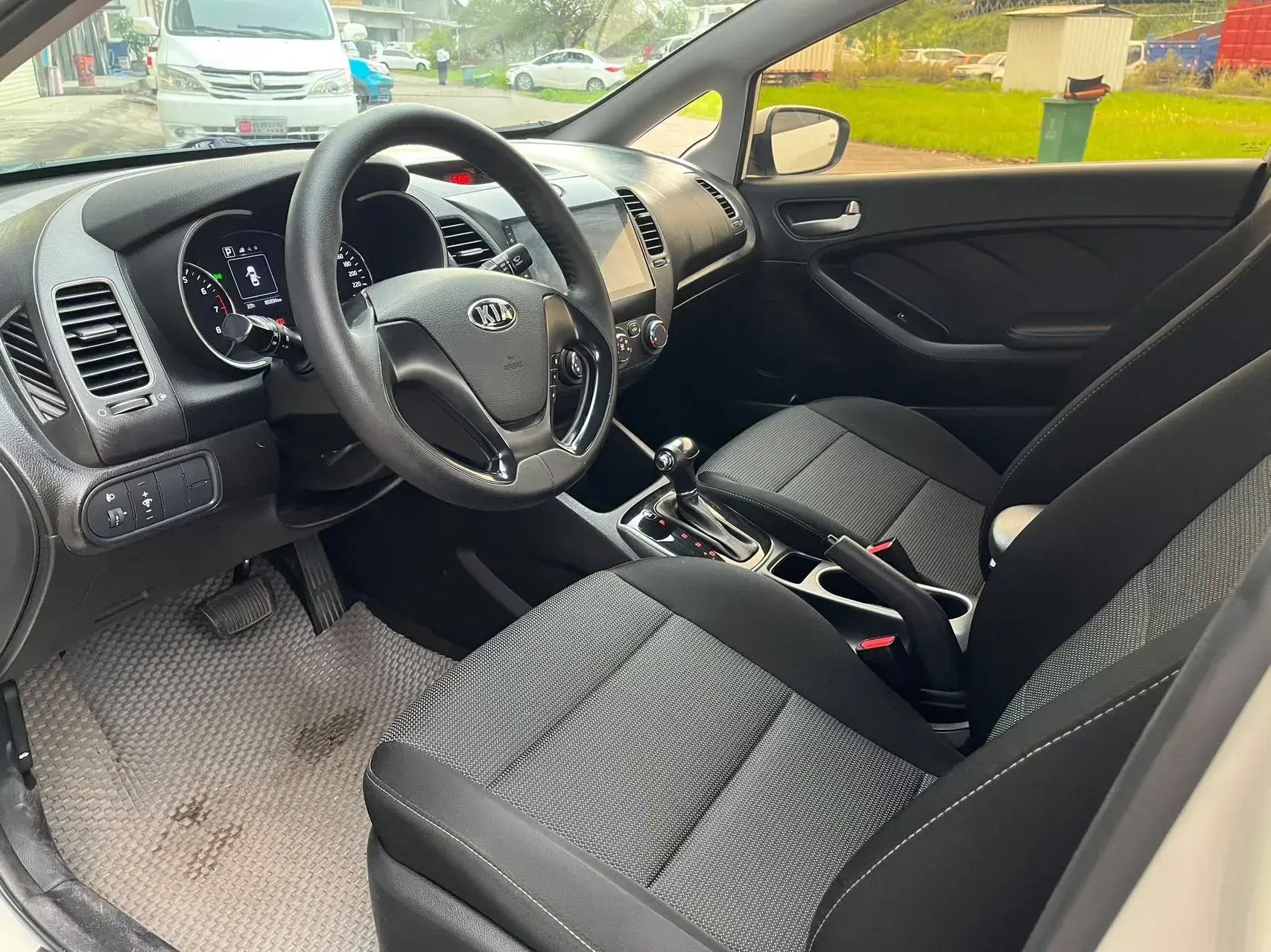 2017 KIA K3 thumbnail 4