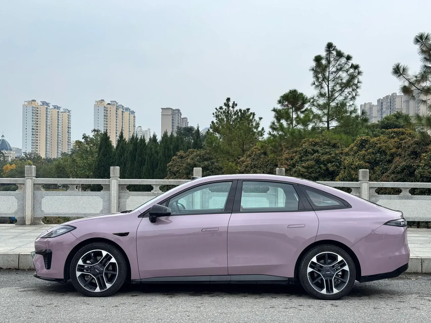 2025 AION AION thumbnail 3