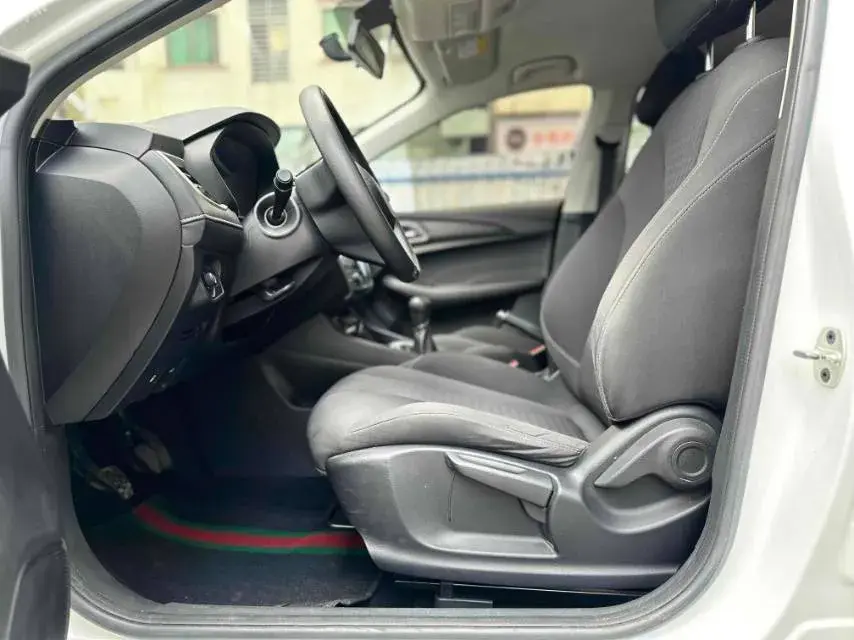 2019 ROEWE I5 thumbnail 2