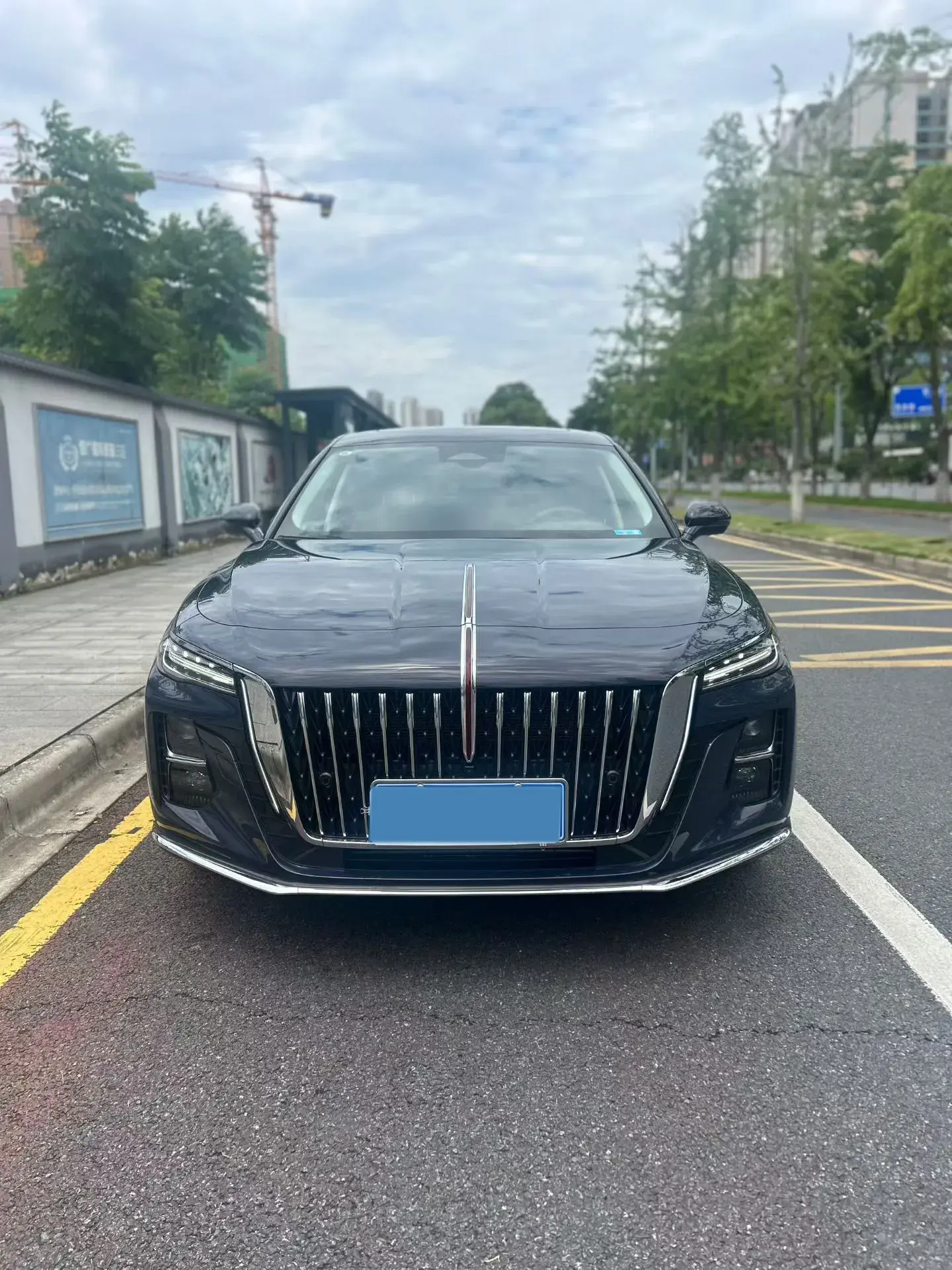 2023 HONGQI H5 thumbnail 3